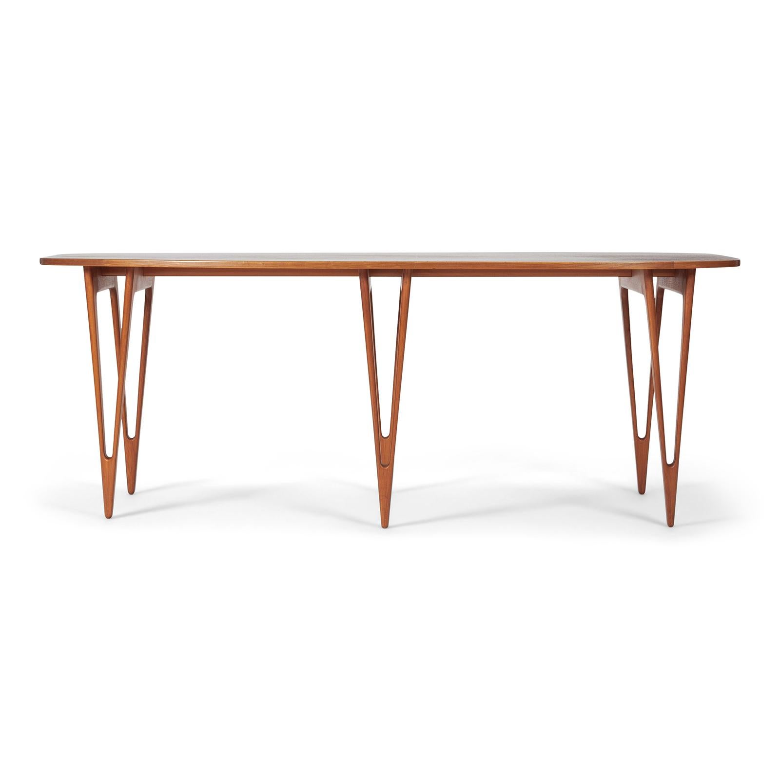 A rare and early console table designed by Børge Mogensen in 1949. Made by master cabinetmaker Erhard Rasmussen, Denmark.
The highly sculptural table has a top in Vavona burl wood on a base of cherrywood. It was shown at The Copenhagen