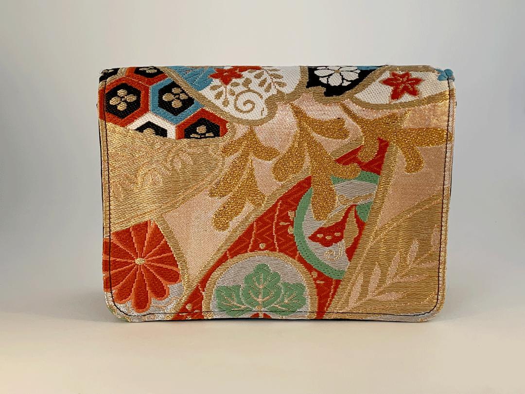 •	Made from precious vintage Japanese brocade, from Kyoyo. One of only three made.
•	 A unique bee jewel by the artist Annie Sherburne forms the centre piece of the bag.  
•	60 cm wide x 15cm high x 20 cm long
•	Chain drop 60cm.
•	The chain has a