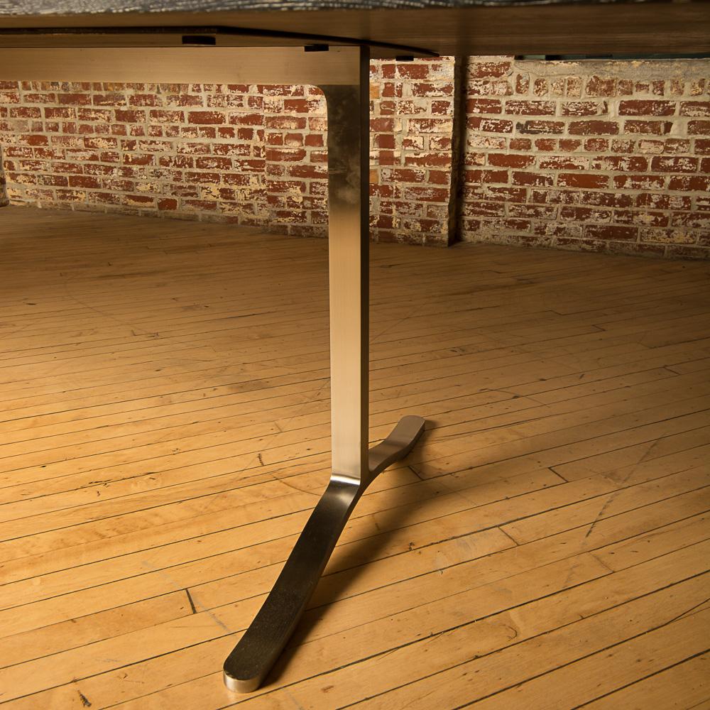 Contemporary Cerused Oak and Stainless Steel Konferenzraum/Konsolentisch (Eichenholz) im Angebot