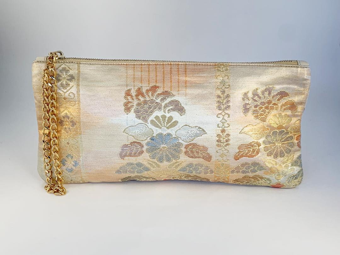 A Contemporary 'Chinatsu' clutch bag in vintage Japanese brocade from Kyoto In New Condition In London, GB