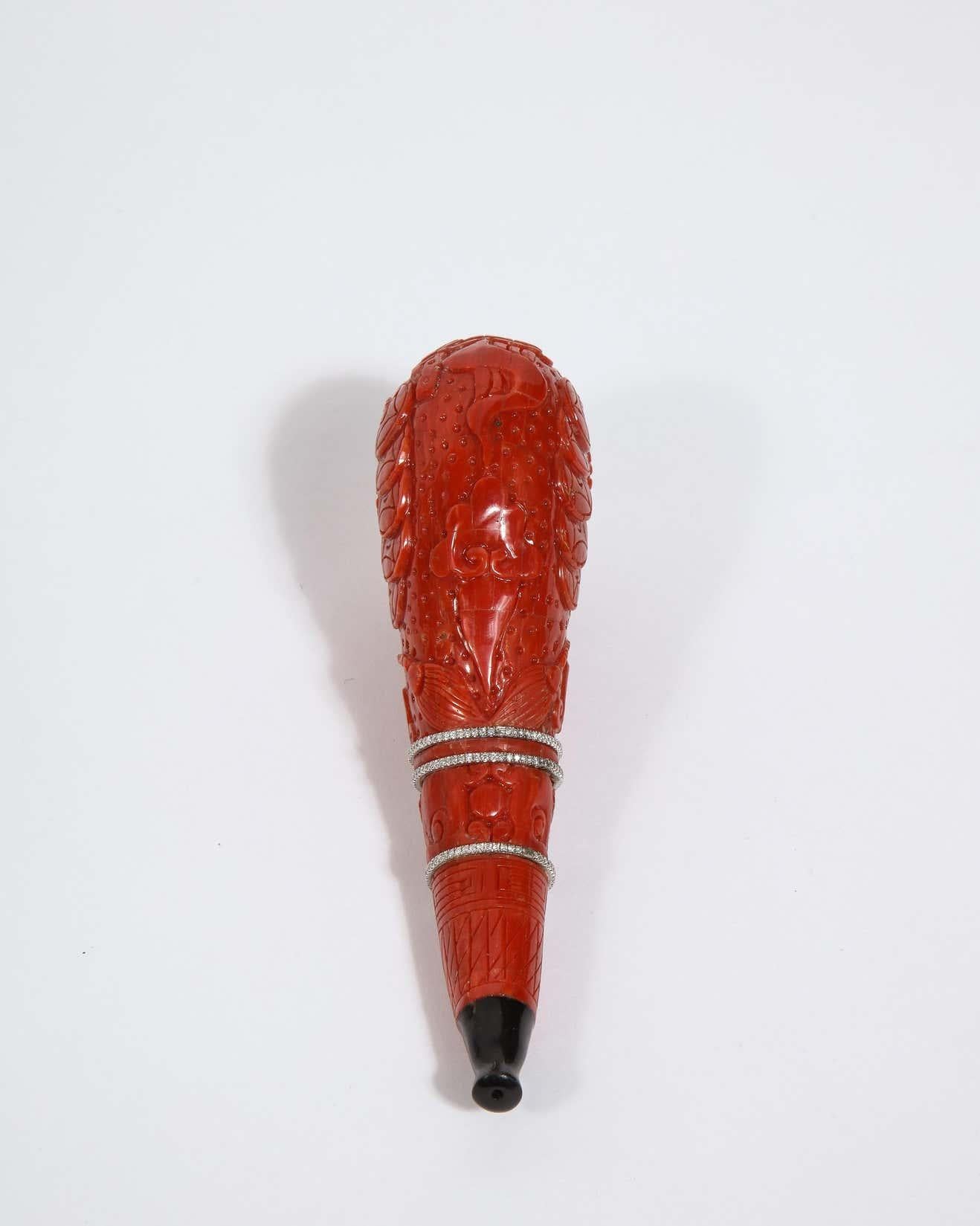 Contemporary Coral, 18k Gold, Diamonds, and Onyx Pipe For Sale 4