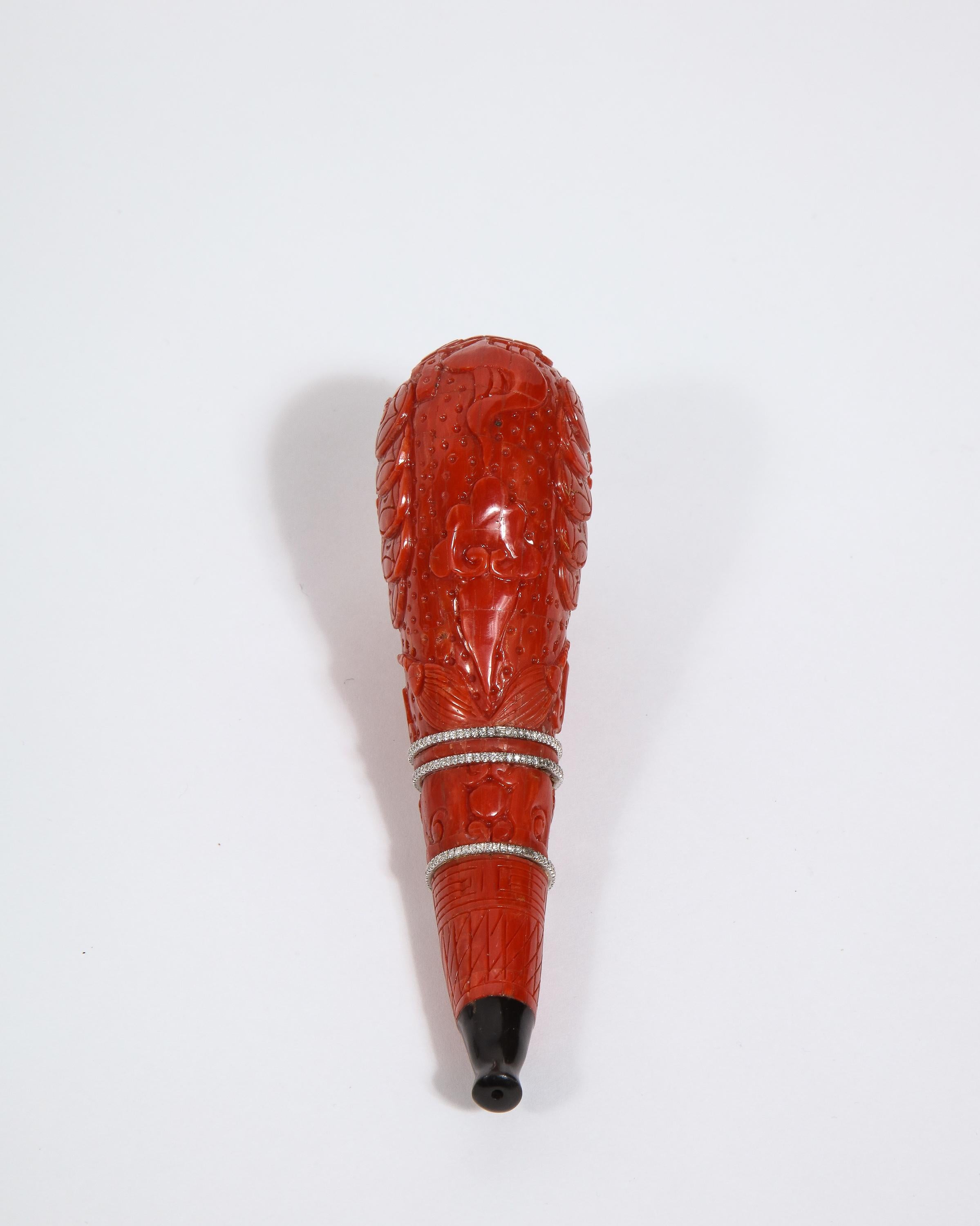 Contemporary Coral, 18K Gold, Diamonds, and Onyx Pipe For Sale 5