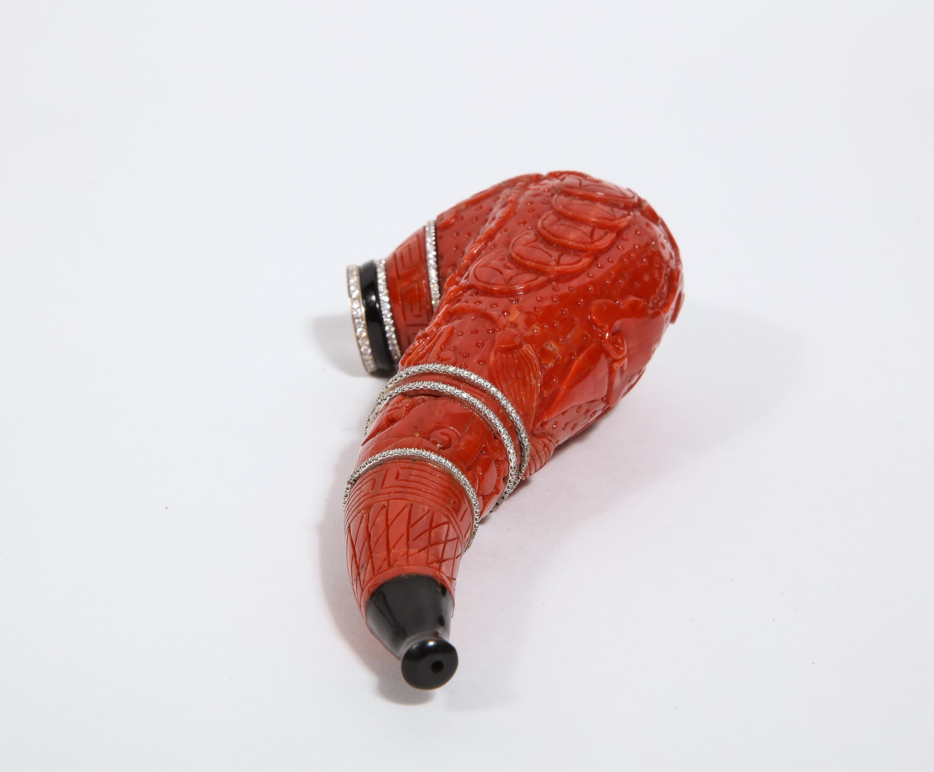 Contemporary Coral, 18K Gold, Diamonds, and Onyx Pipe For Sale 3