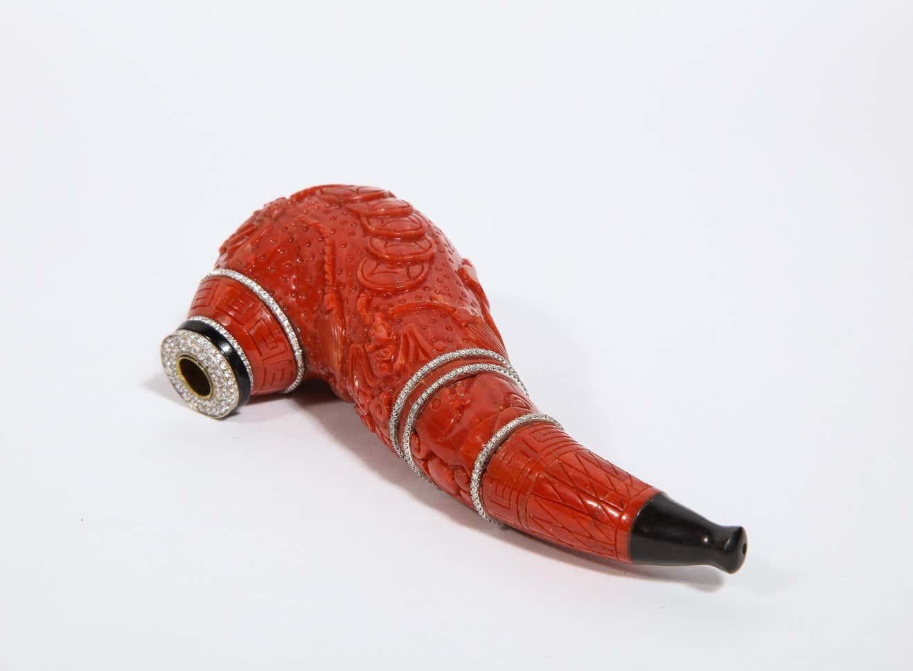 Contemporary Coral, 18k Gold, Diamonds, and Onyx Pipe For Sale 3