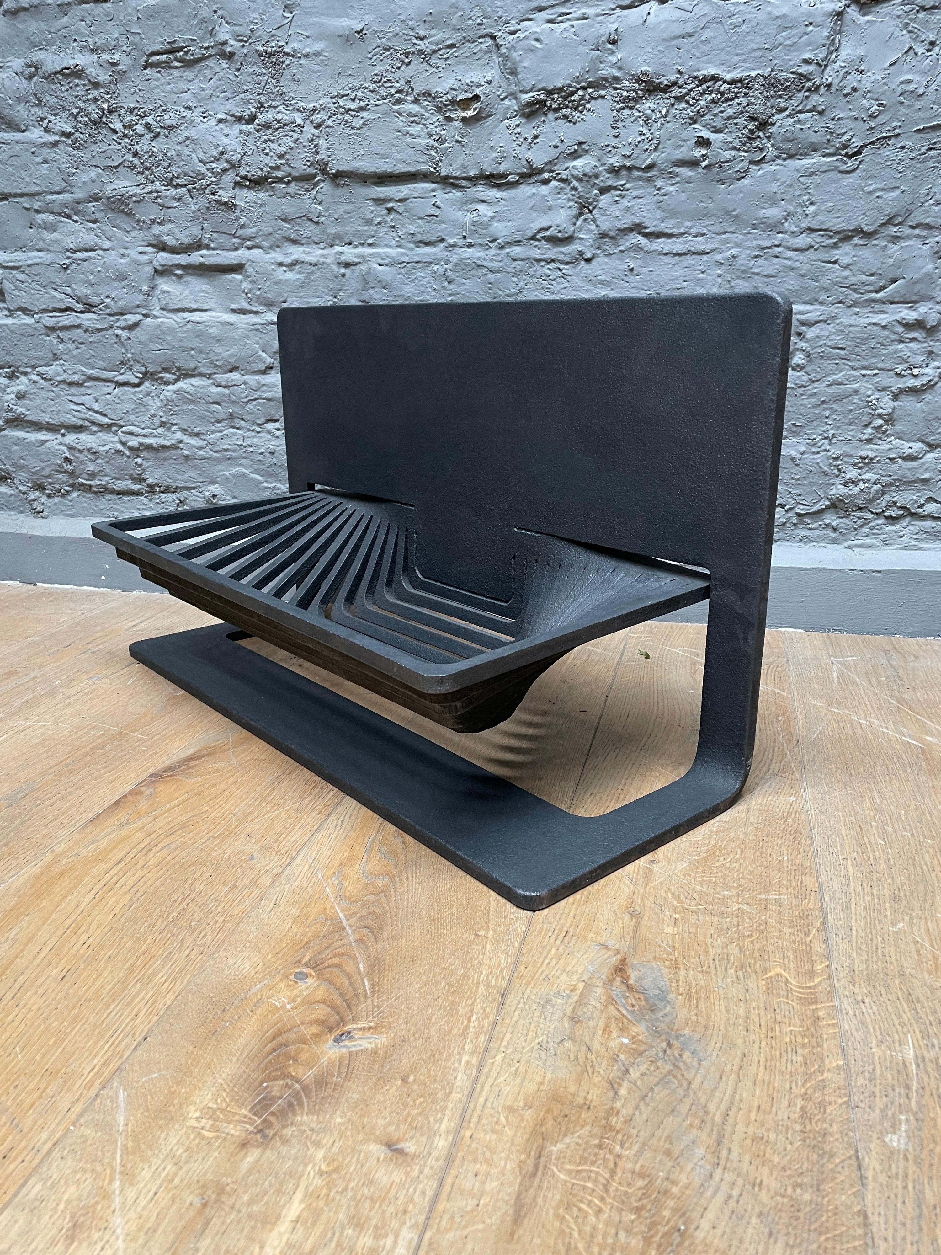 Contemporary Fire Grate by Stuart Hill In Good Condition For Sale In London, GB