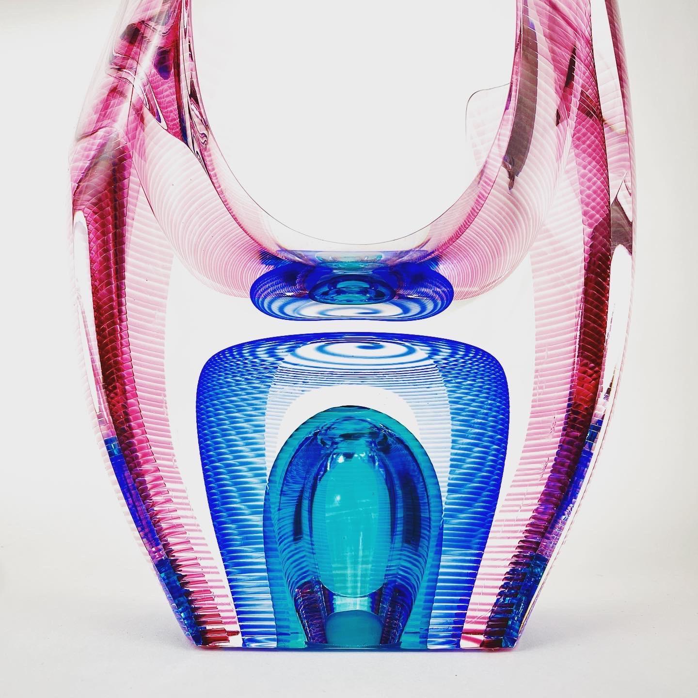 Moderno Vaso scultoreo in vetro contemporaneo 