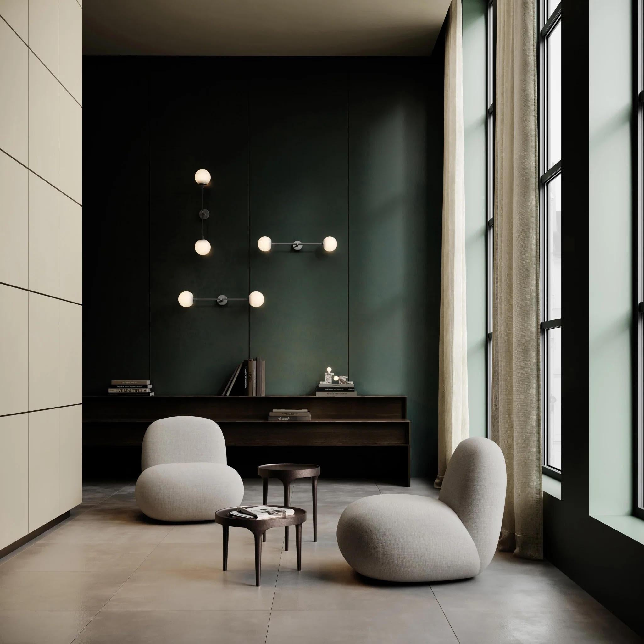 Aplique contemporáneo gris de metal y cristal opalino. Moderno en venta