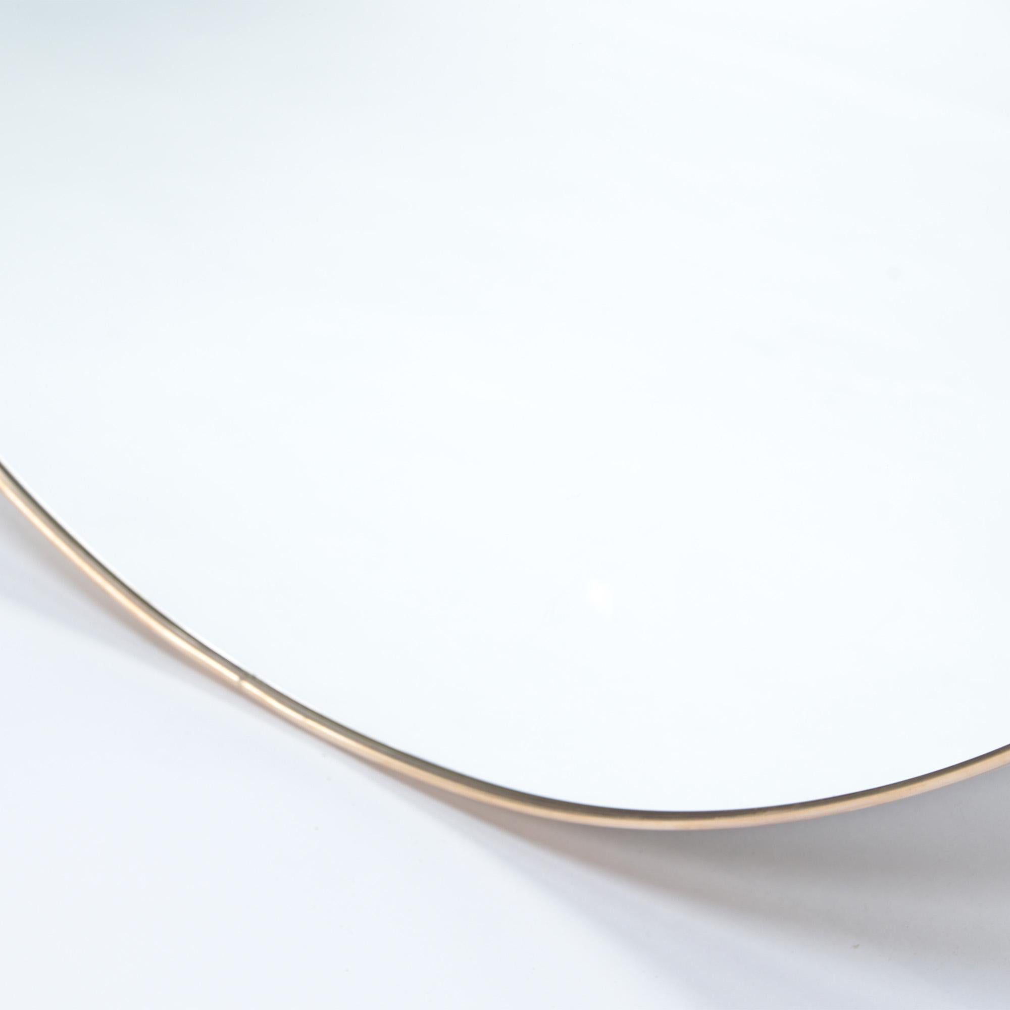 Brass A contemporary Italian large round brass mirror, 21st Century. For Sale
