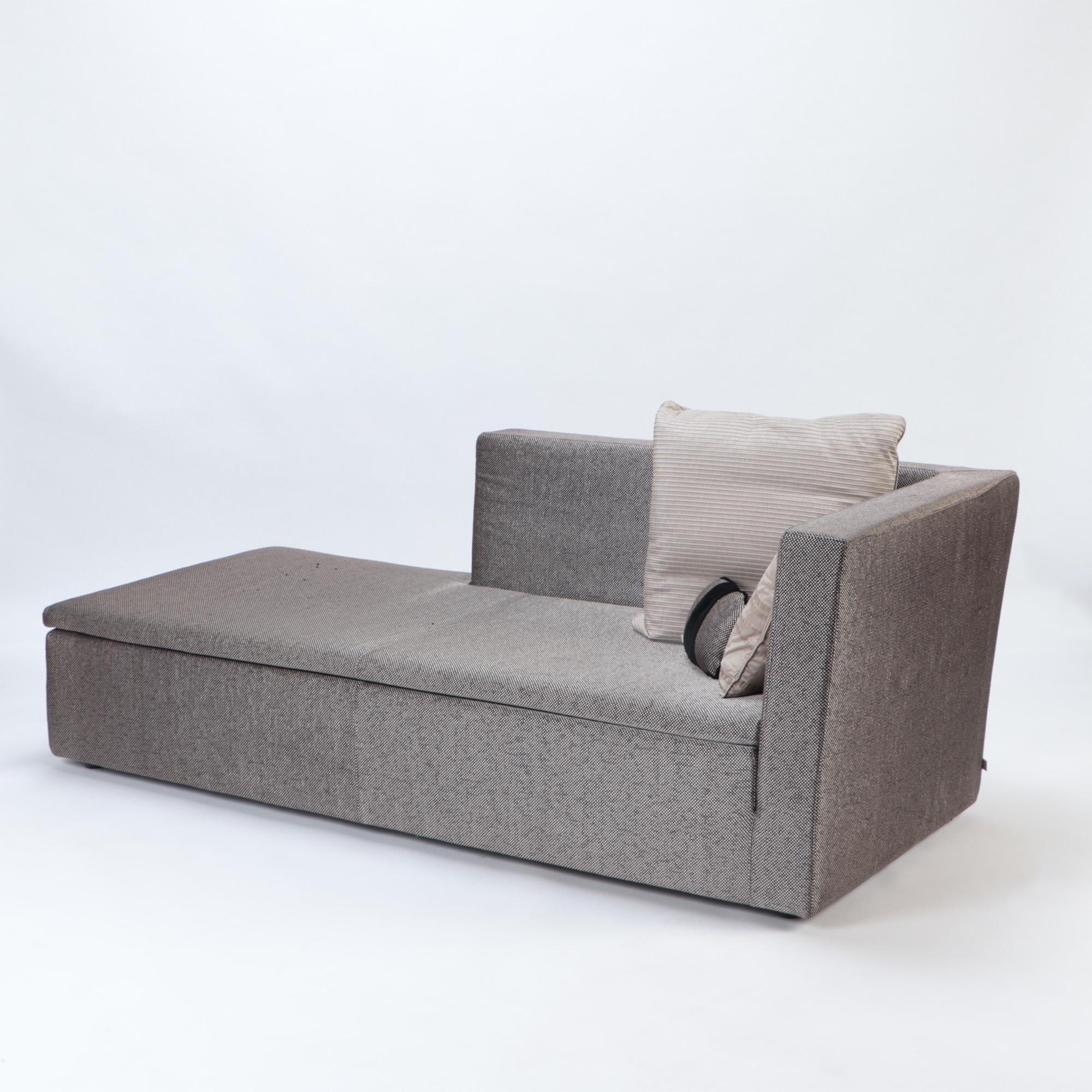 Zeitgenössisches Sofa in Übergröße, Armani Casa im Zustand „Gut“ im Angebot in Philadelphia, PA