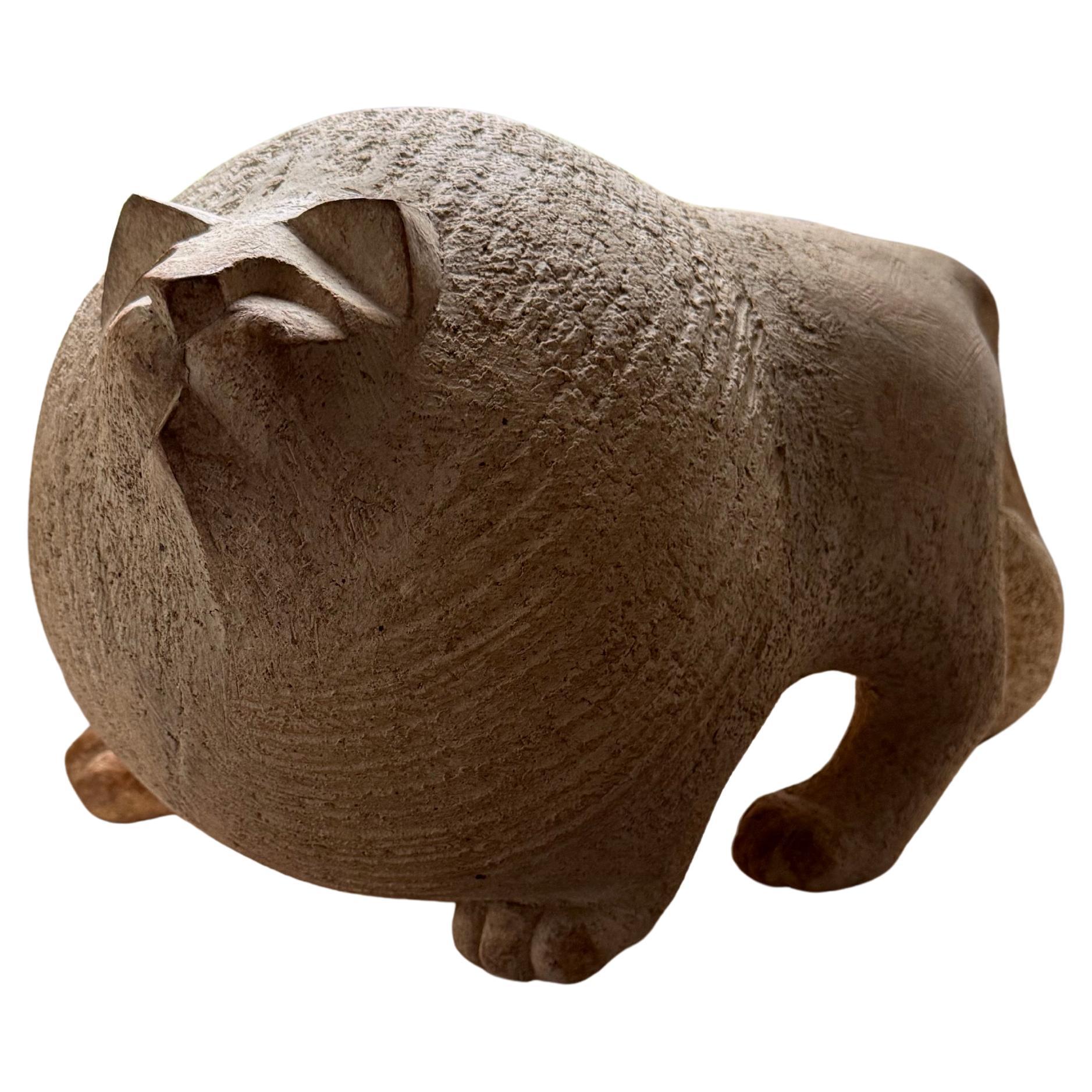 Una scultura contemporanea di un leone in pietra arenaria in vendita