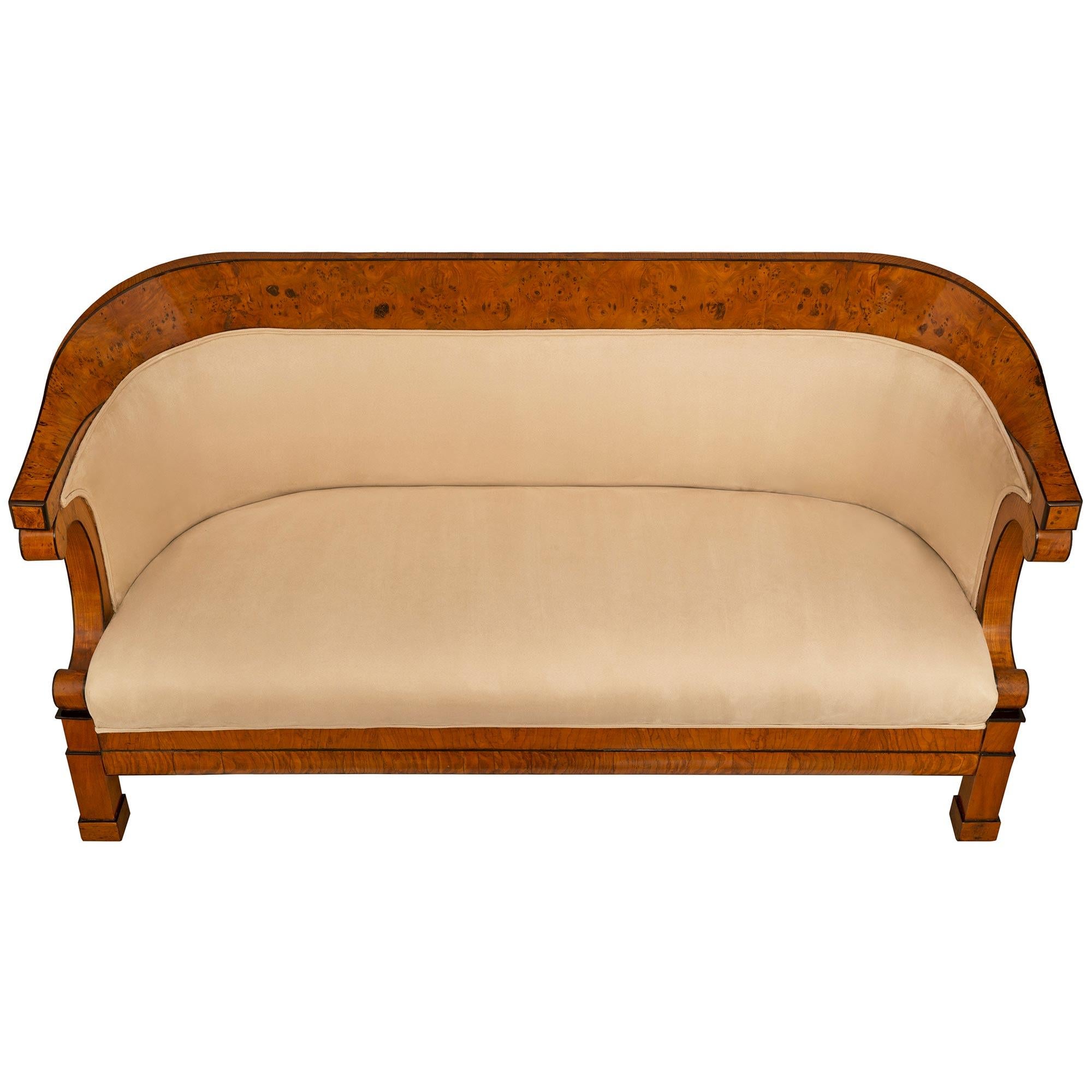 A Continental 19th century Biedermeier st. Burl Birch and fruitwood settee For Sale 2