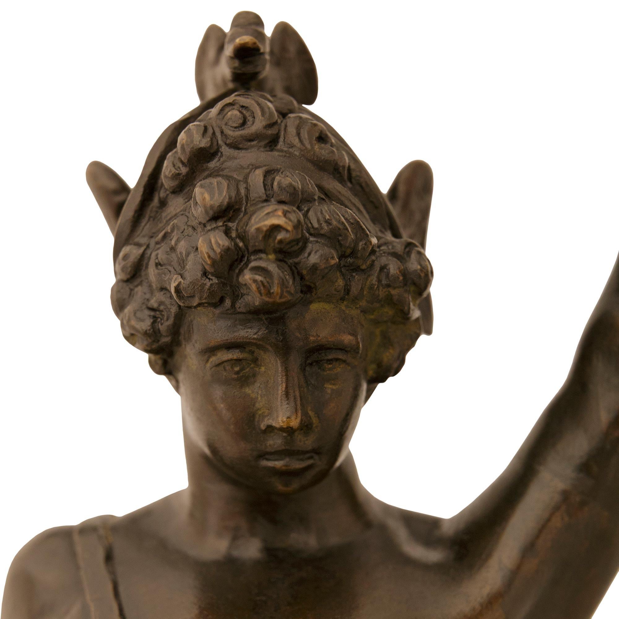 Statua in bronzo e marmo di Perseo e Medusa del XIX secolo continentale In condizioni buone in vendita a West Palm Beach, FL