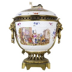 Popurrí continental de porcelana con montura de bronce dorado, finales del siglo XIX