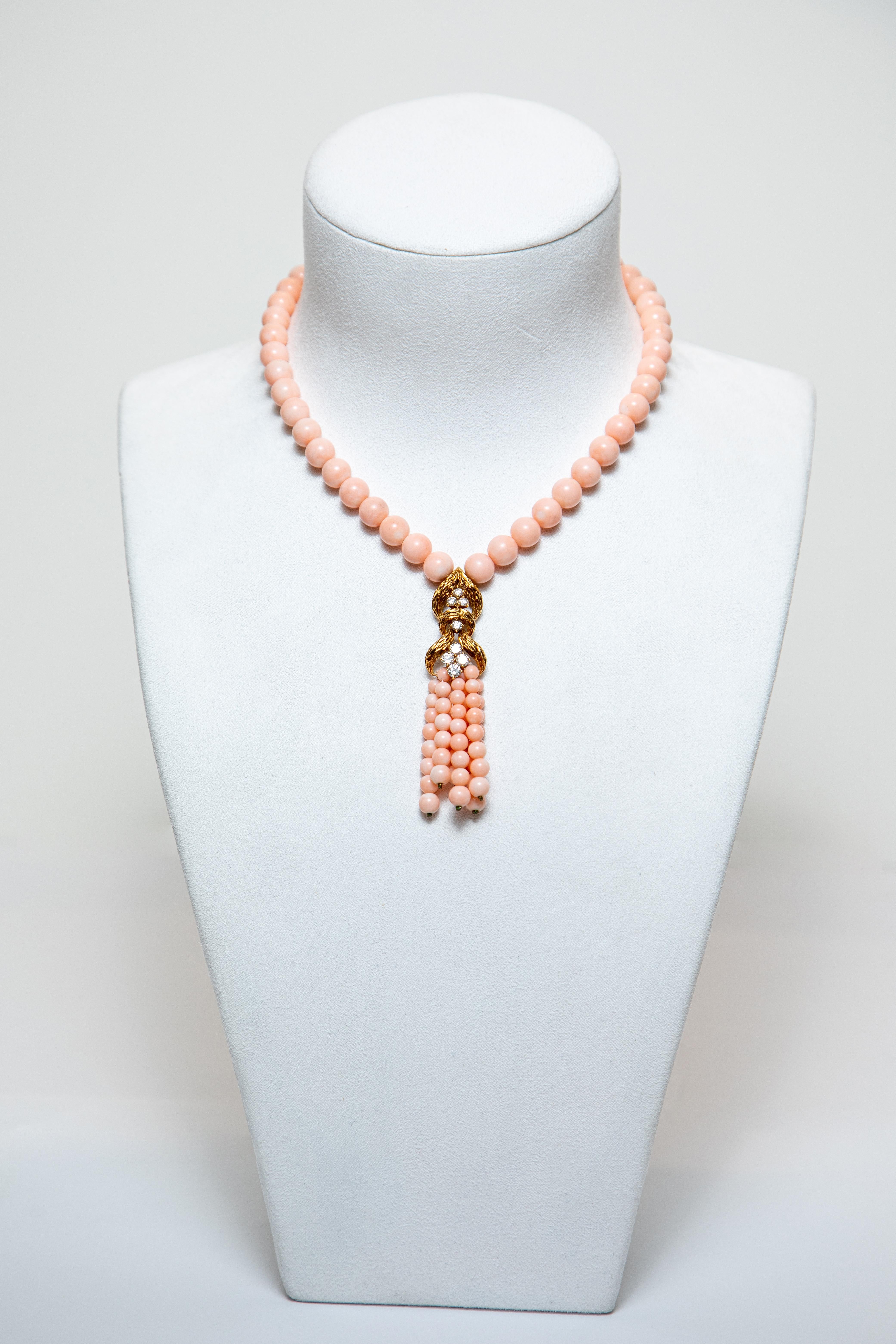 Coral, Diamond and 18k Yellow Gold Necklace, by M. Gérard In Excellent Condition For Sale In Monaco, MC