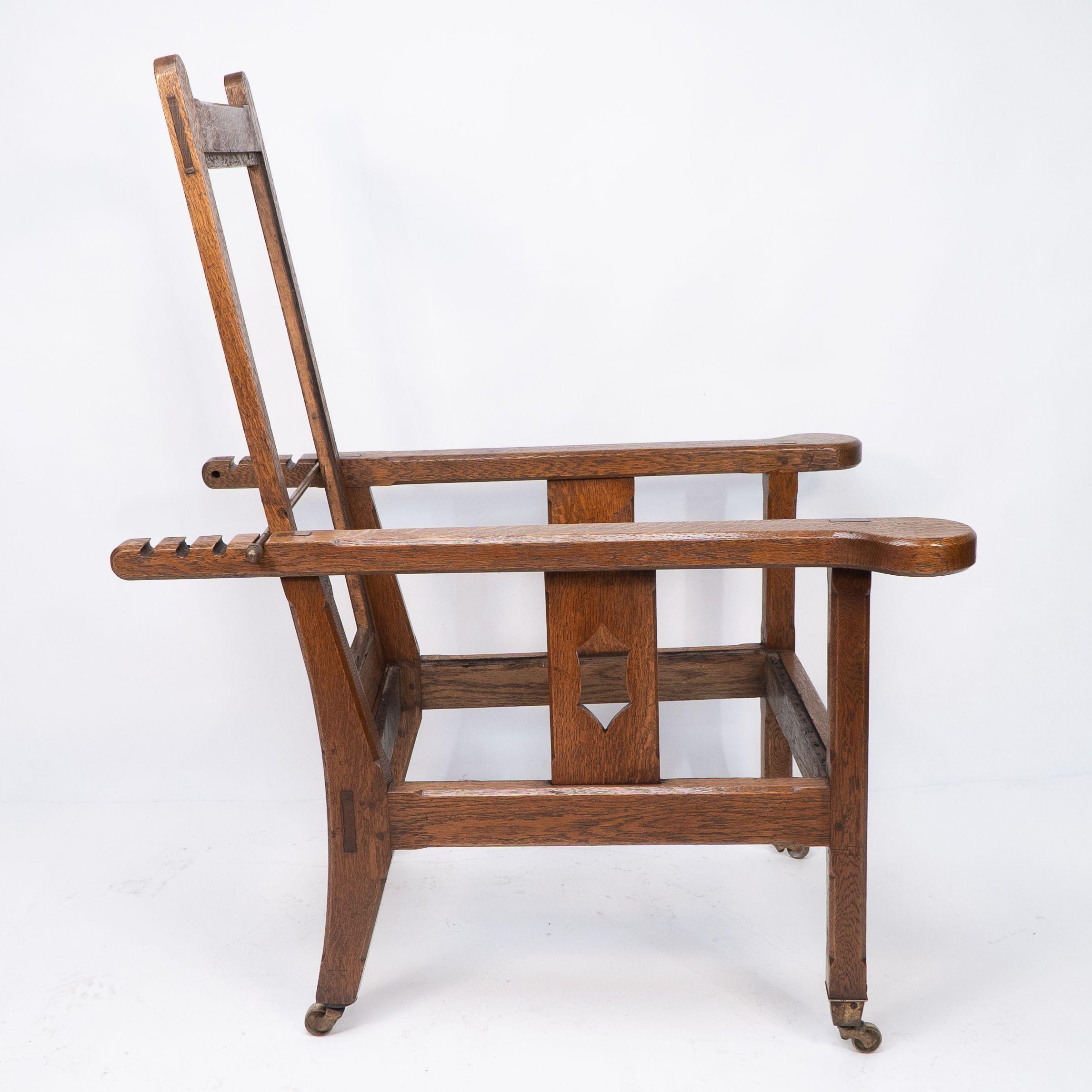 A Cotswold School Arts and Crafts reclining oak armchair of superior quality In Good Condition For Sale In London, GB