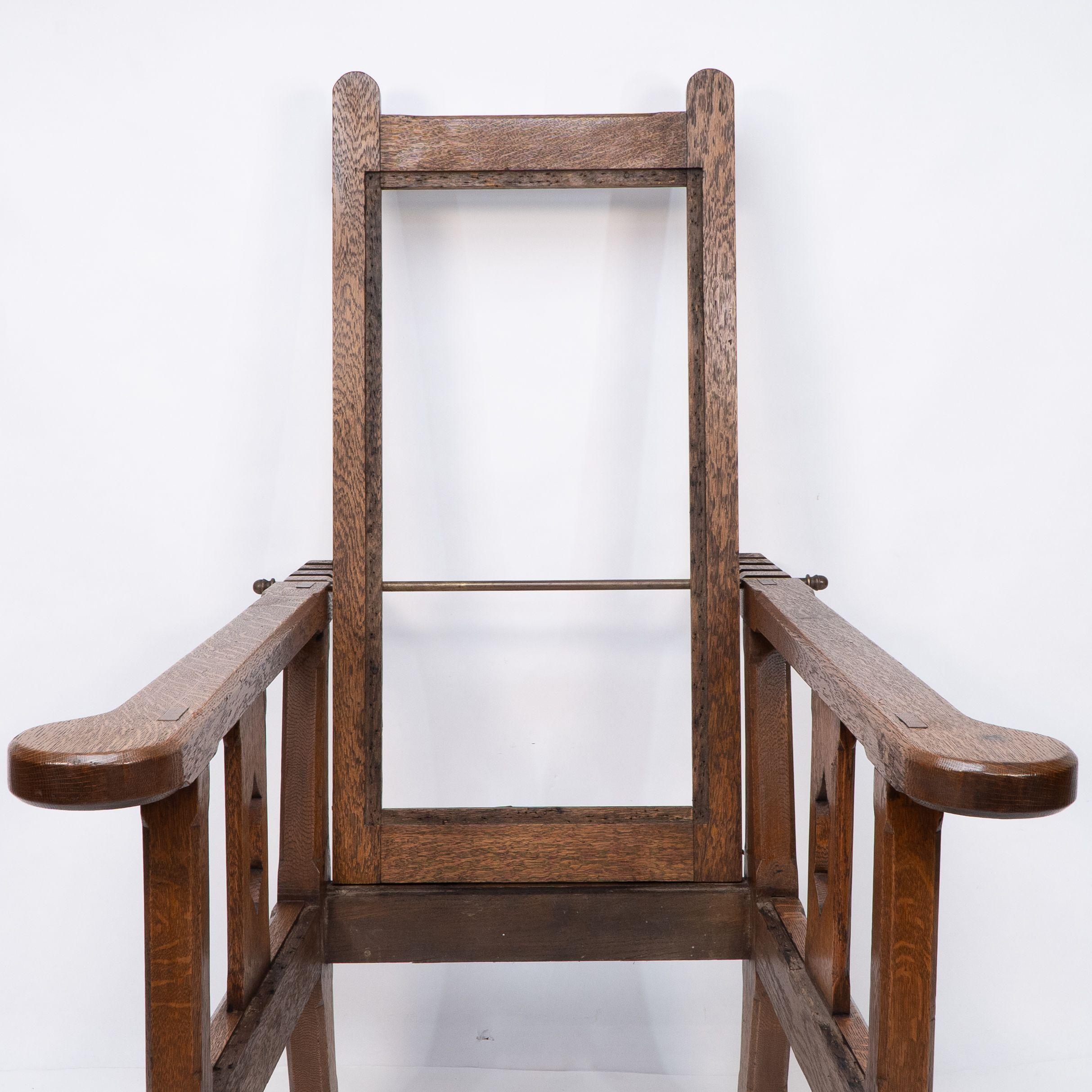 A Cotswold School Arts and Crafts reclining oak armchair of superior quality For Sale 1