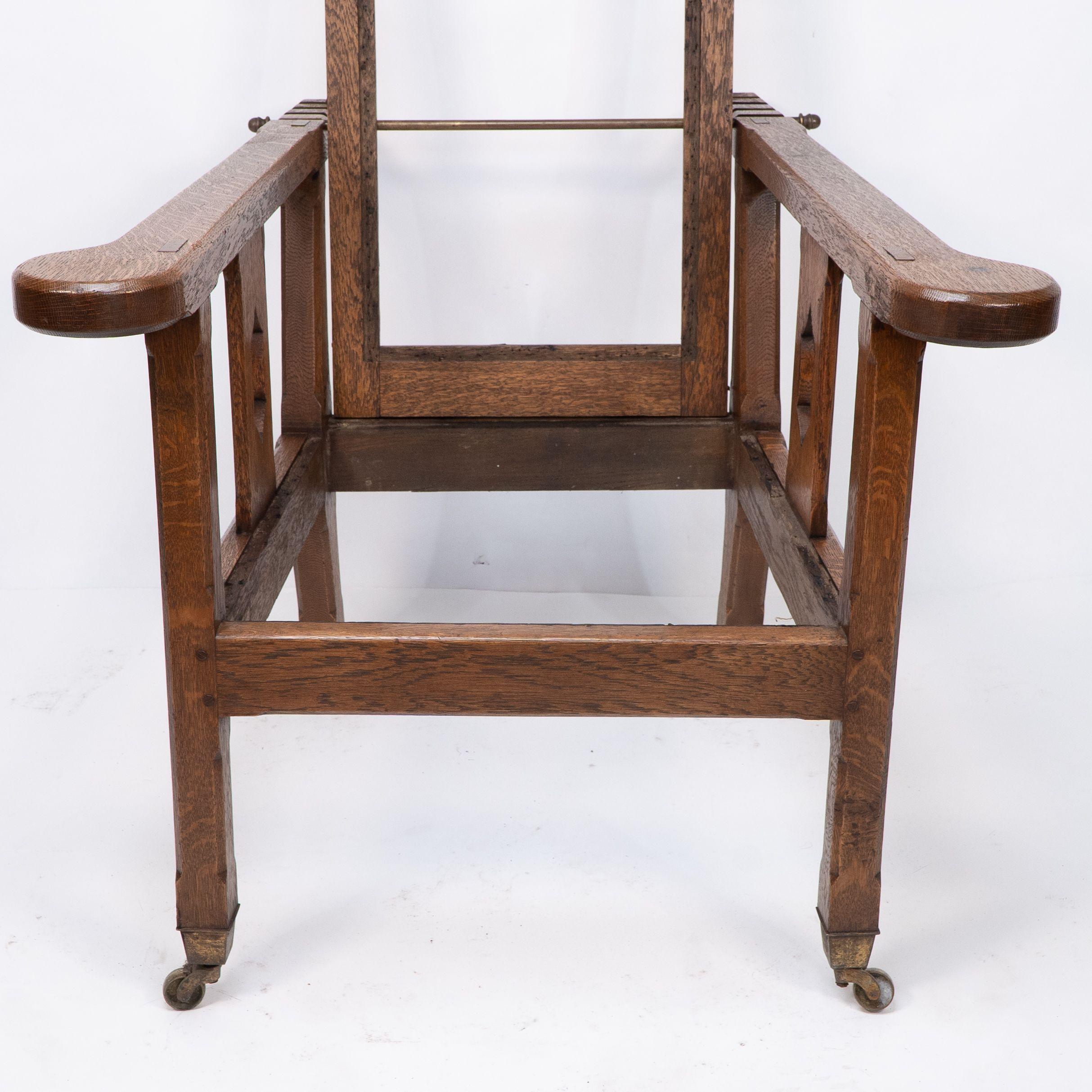 A Cotswold School Arts and Crafts reclining oak armchair of superior quality For Sale 3