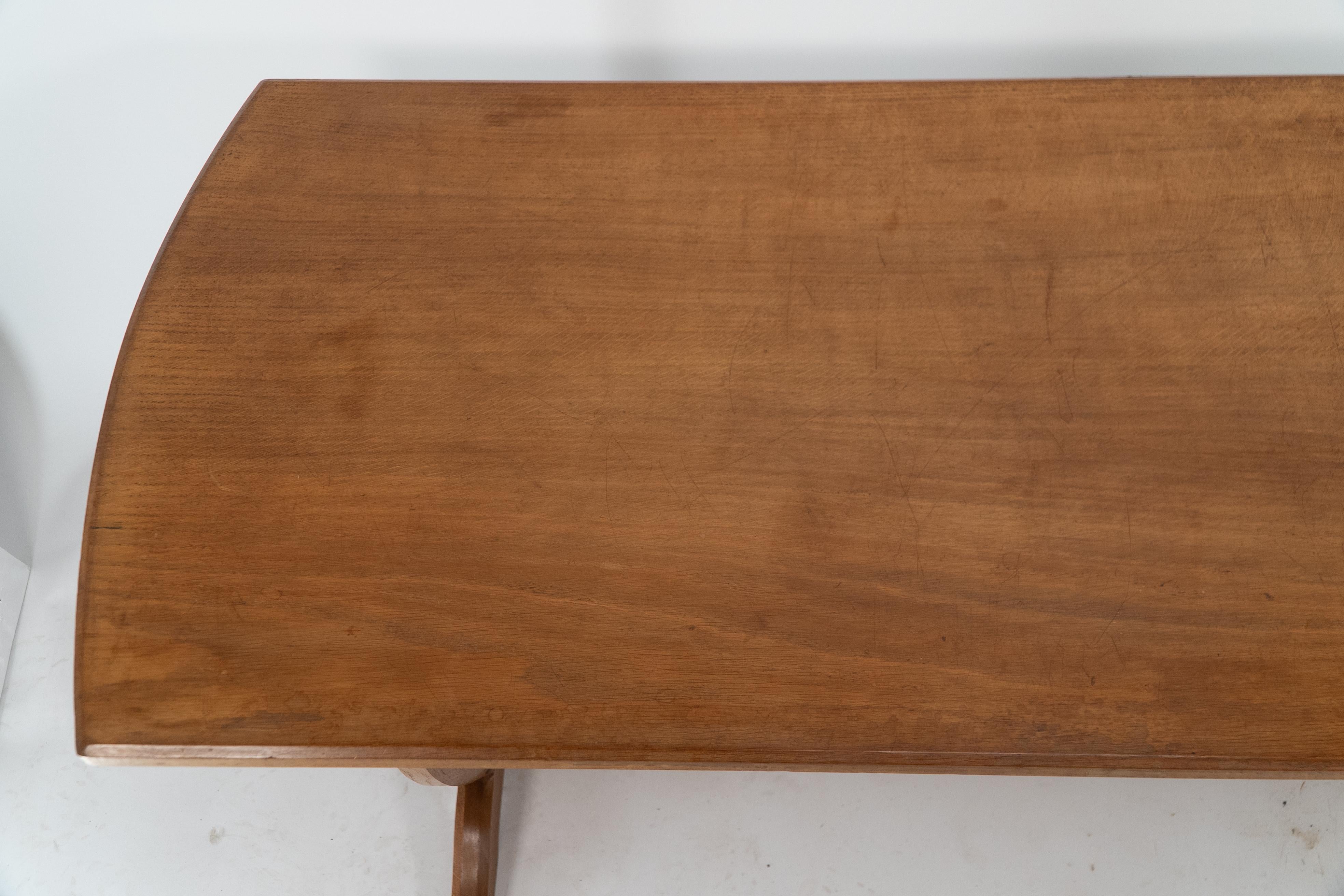 A Cotswold School Arts & Crafts oak coffee table with U shaped base. In Good Condition In London, GB