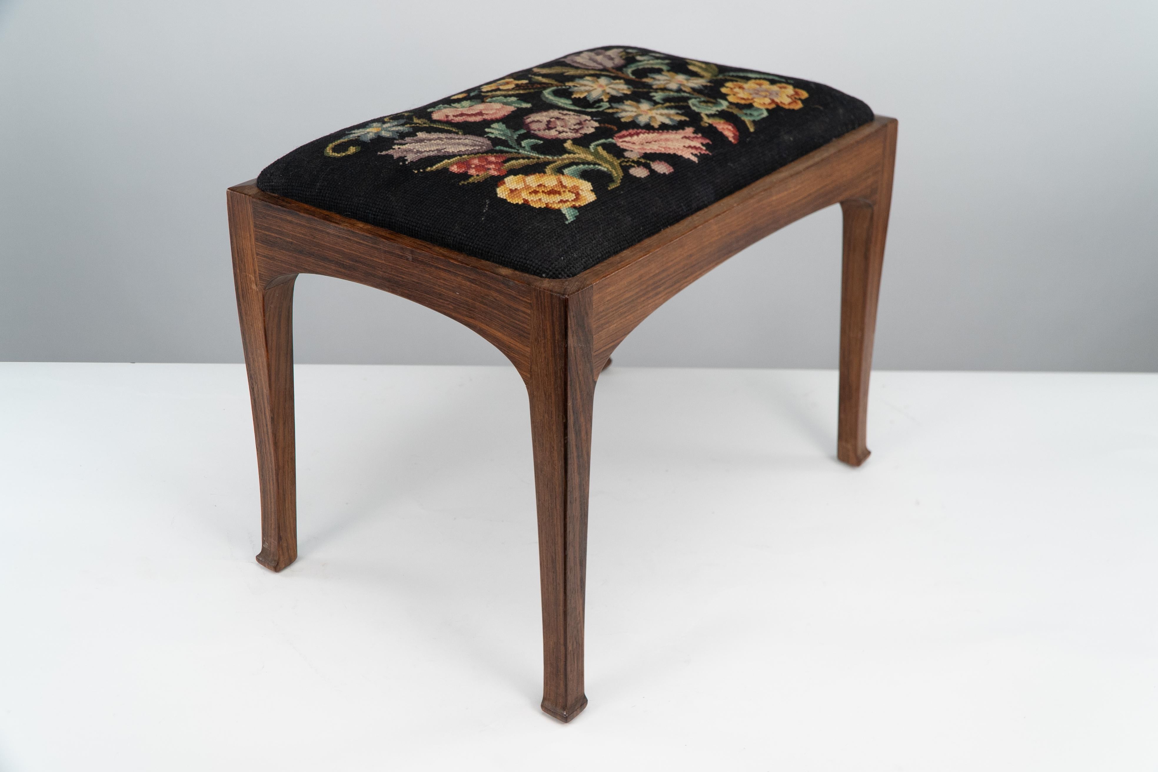 Edward Barnsley. A Cotswold School walnut stool with the original tapestry seat. In Good Condition For Sale In London, GB