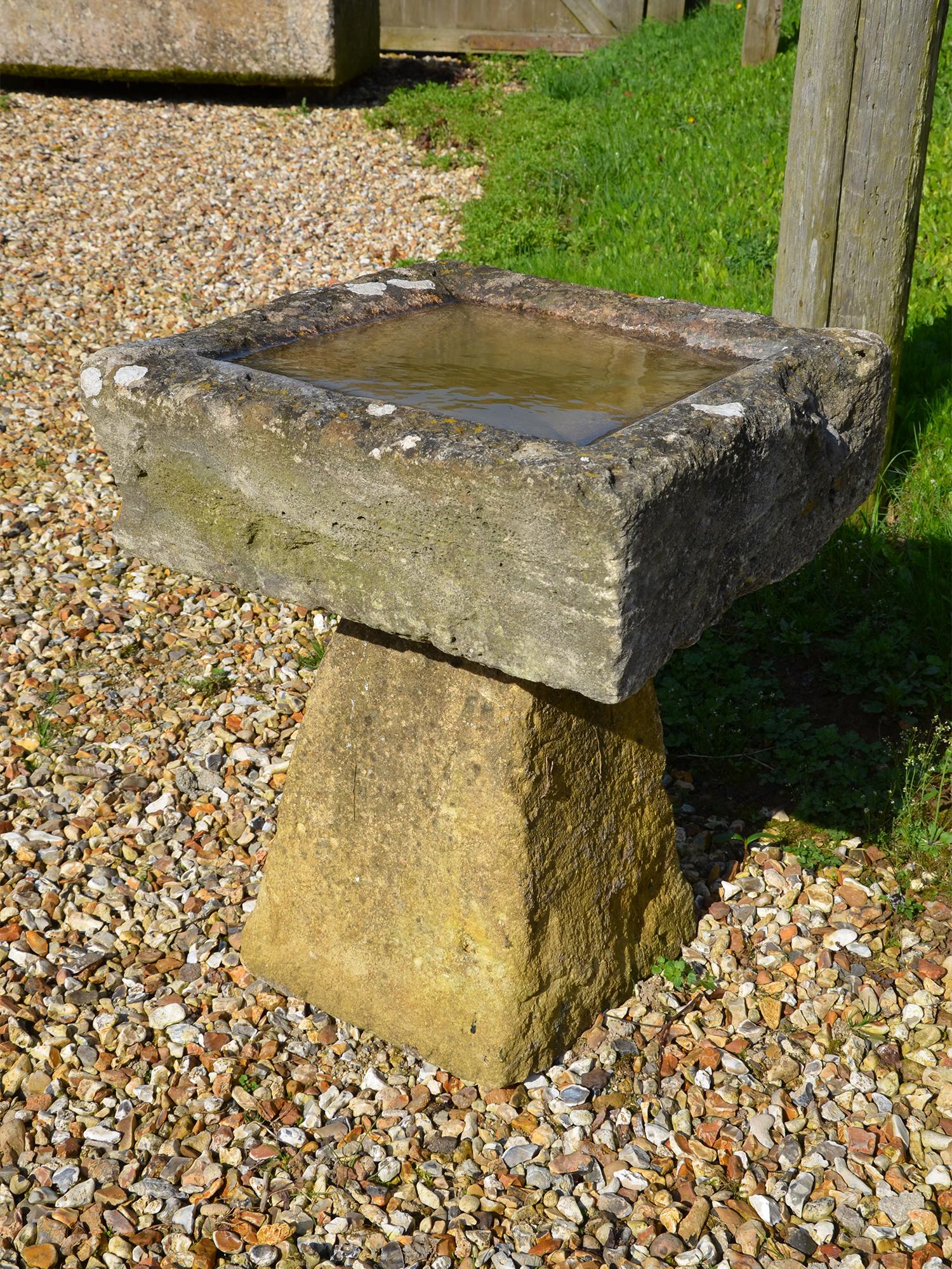 Cotswold Stone Birdbath In Good Condition In Cheltenham, Gloucestershire