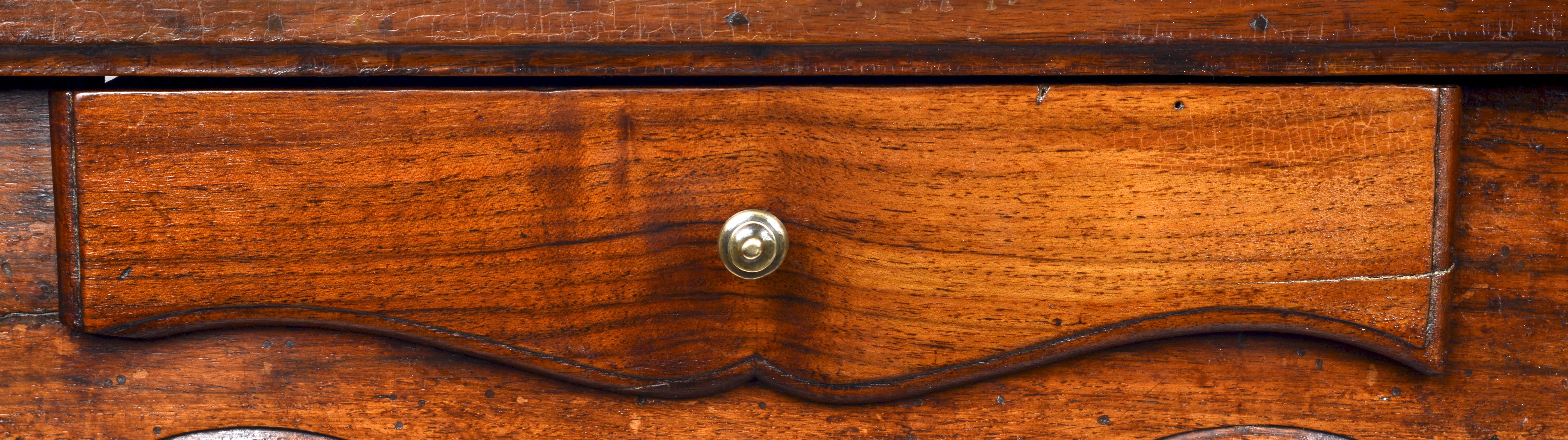 A.I.C.C. Table à jeux en noyer d'époque Louis XV Milieu du XVIIIe siècle en vente 9