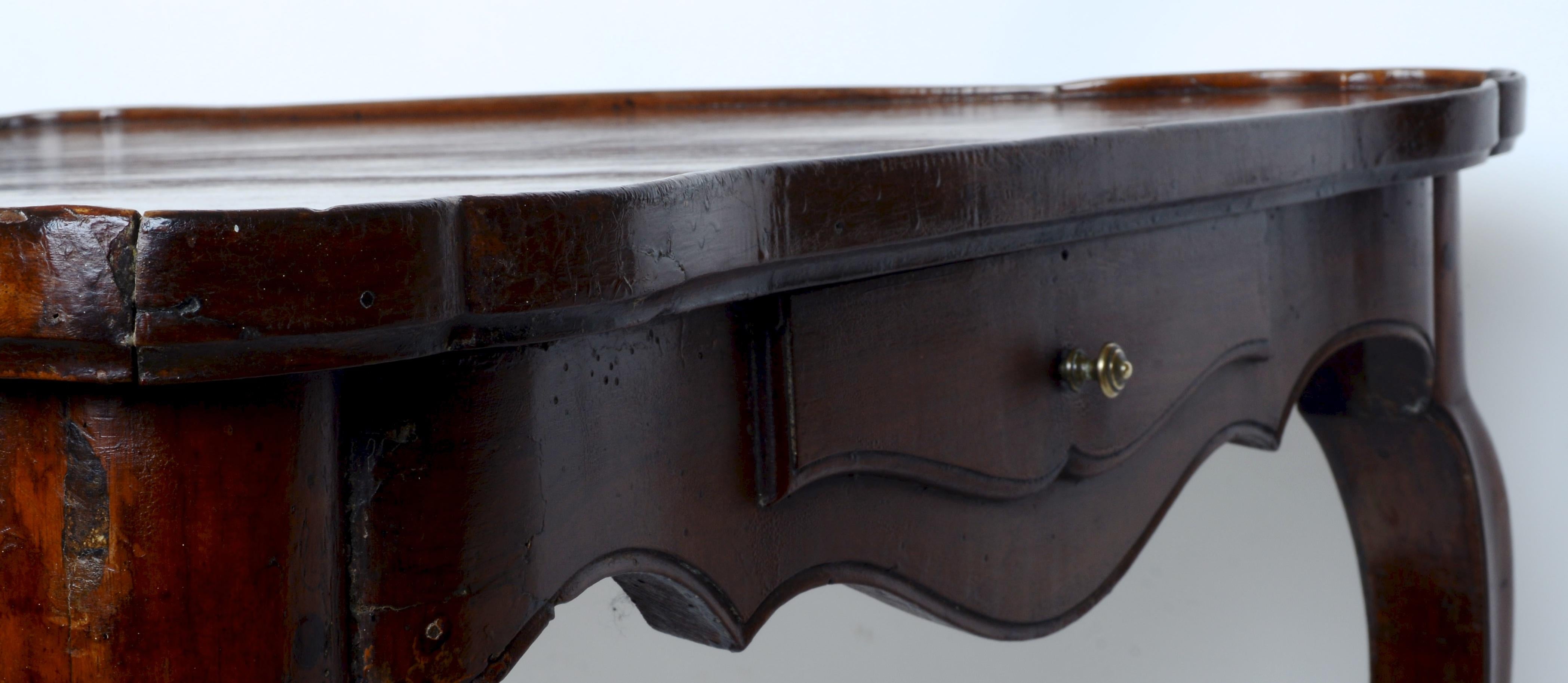 A.I.C.C. Table à jeux en noyer d'époque Louis XV Milieu du XVIIIe siècle en vente 12