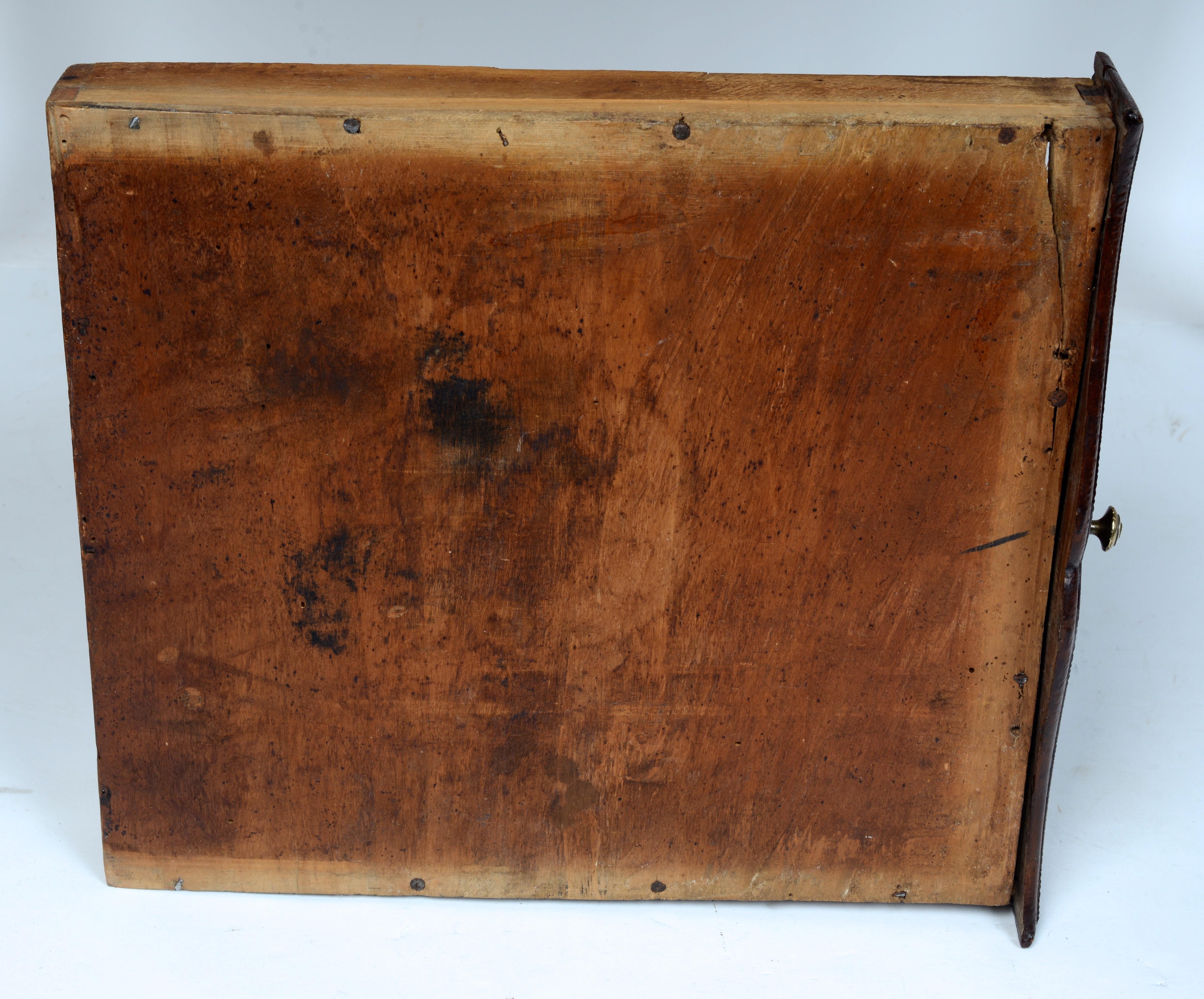 A.I.C.C. Table à jeux en noyer d'époque Louis XV Milieu du XVIIIe siècle en vente 14