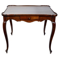 A.I.C.C. Table à jeux en noyer d'époque Louis XV Milieu du XVIIIe siècle