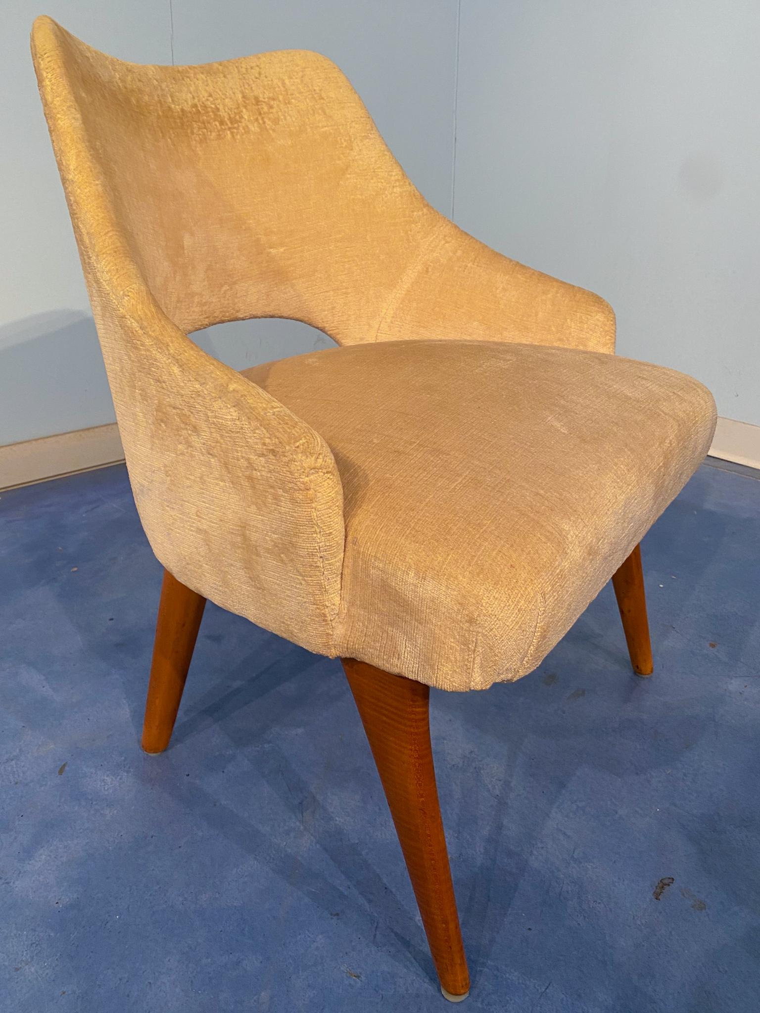 Zwei italienische Sessel aus der Mitte des Jahrhunderts aus gelbem Samt von Vittorio Dassi im Angebot 5