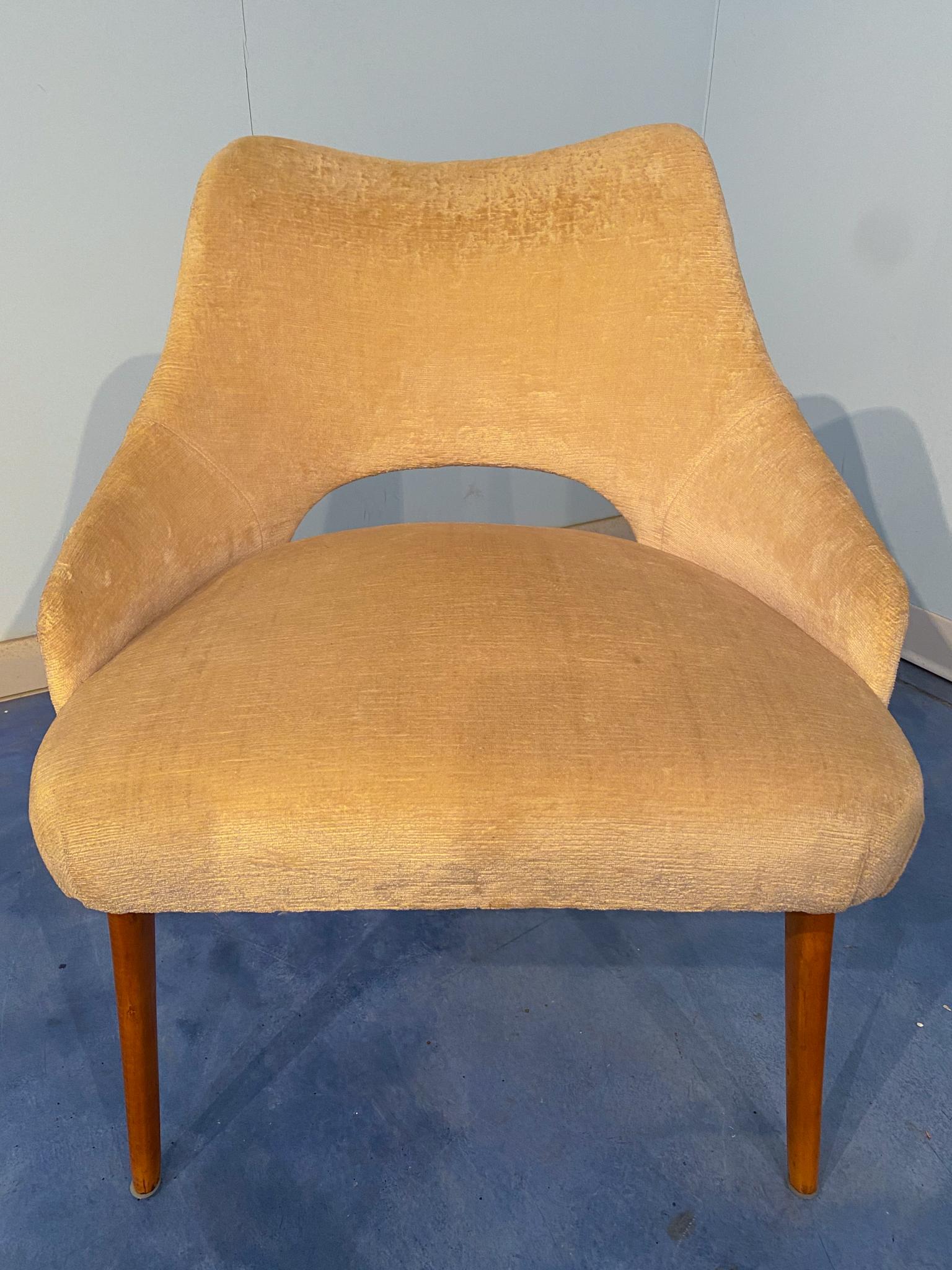 Zwei italienische Sessel aus der Mitte des Jahrhunderts aus gelbem Samt von Vittorio Dassi im Angebot 6