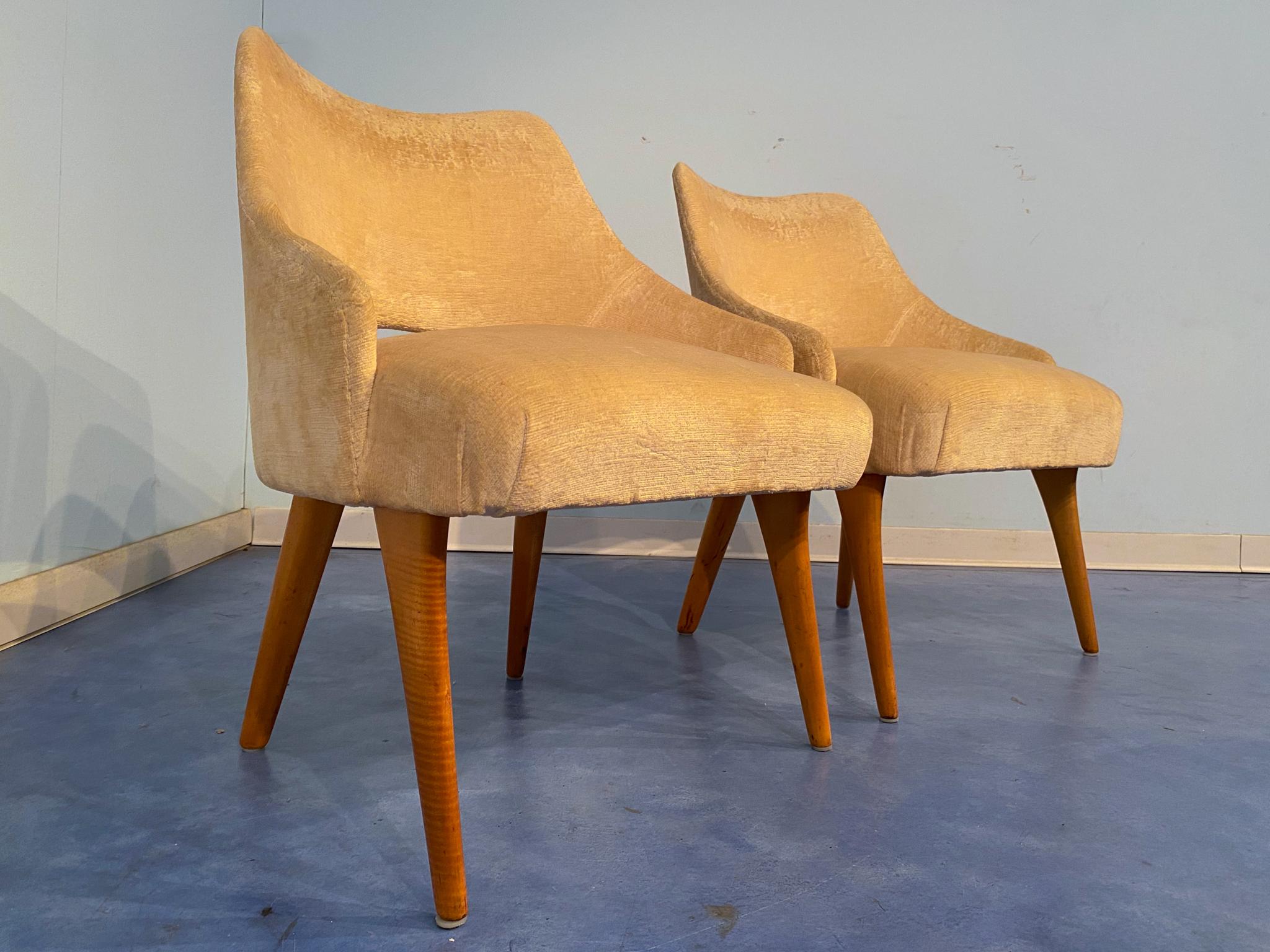 Zwei italienische Sessel aus der Mitte des Jahrhunderts aus gelbem Samt von Vittorio Dassi im Angebot 7