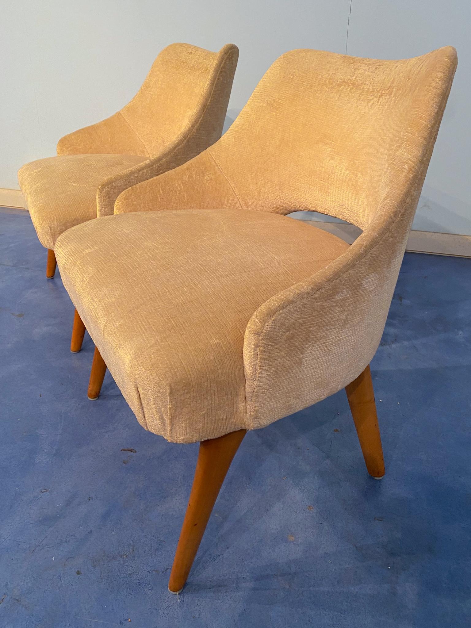 Zwei italienische Sessel aus der Mitte des Jahrhunderts aus gelbem Samt von Vittorio Dassi im Angebot 9