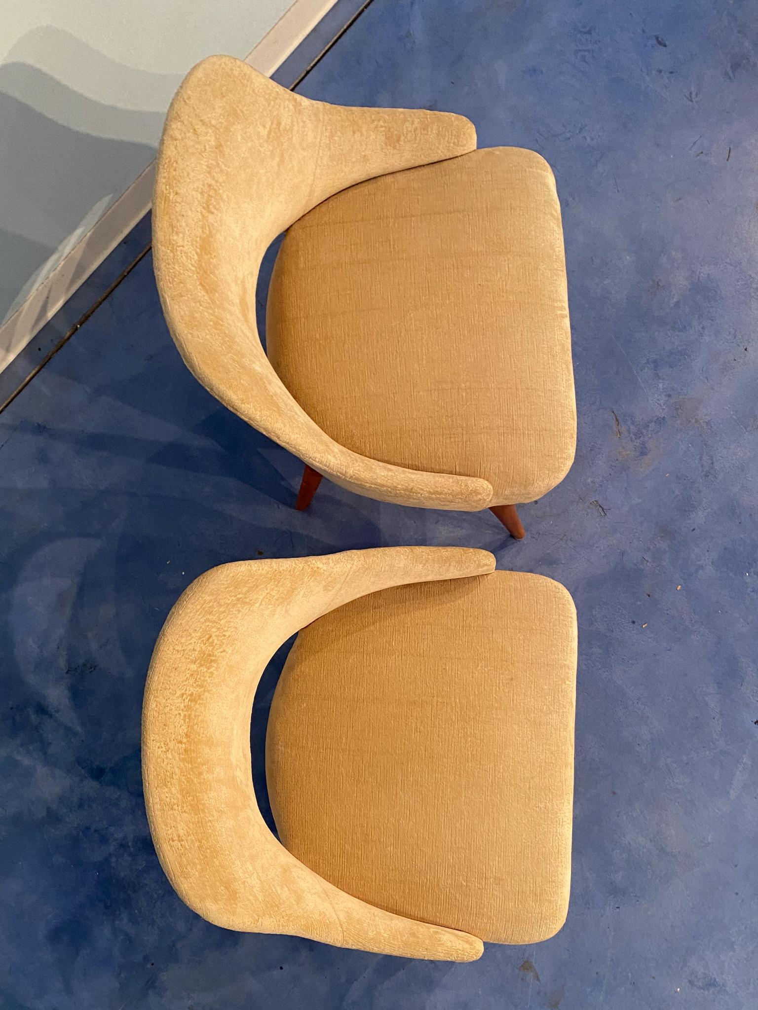 Zwei italienische Sessel aus der Mitte des Jahrhunderts aus gelbem Samt von Vittorio Dassi im Angebot 10