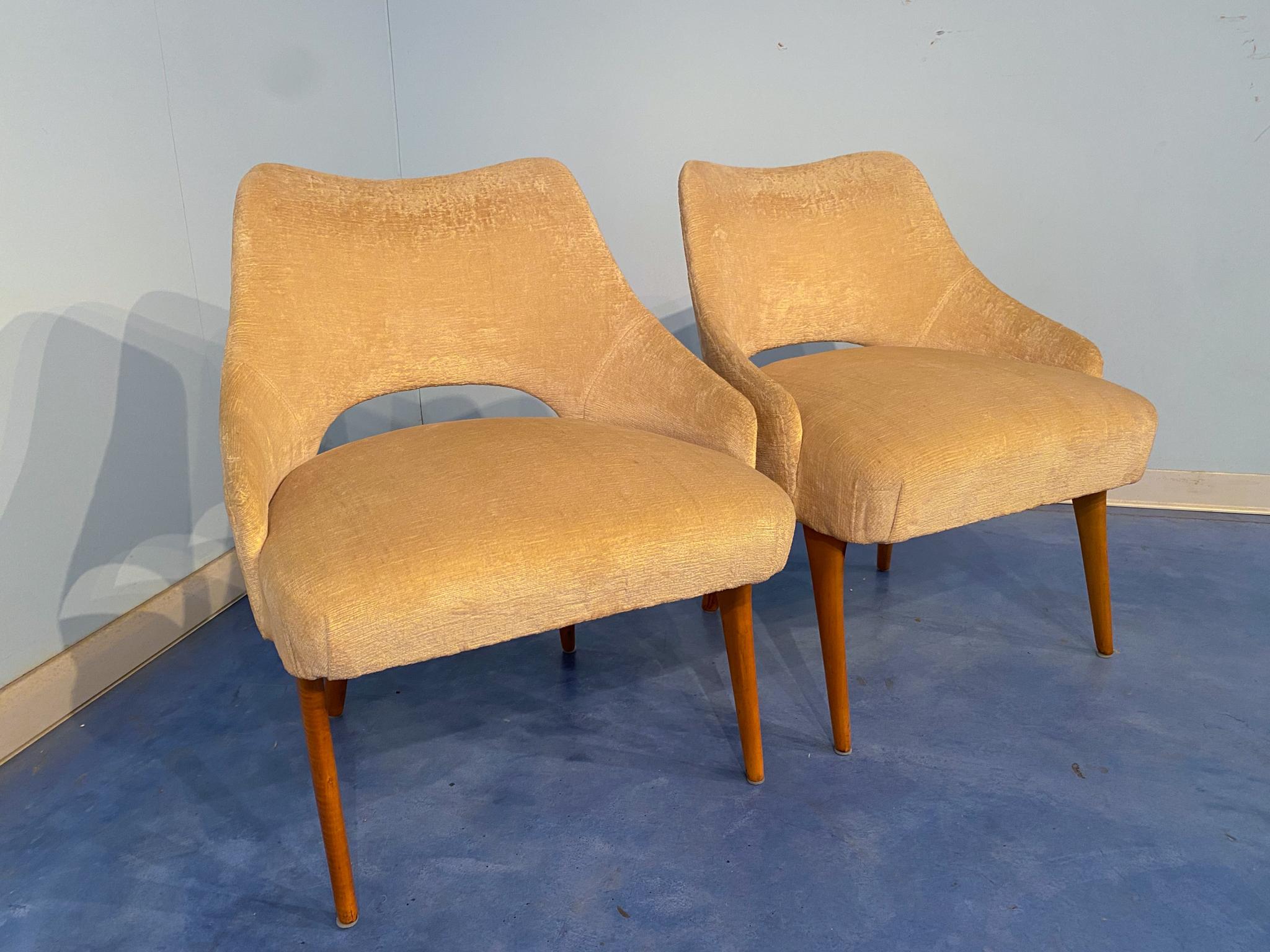 Zwei italienische Sessel aus der Mitte des Jahrhunderts aus gelbem Samt von Vittorio Dassi (Moderne der Mitte des Jahrhunderts) im Angebot