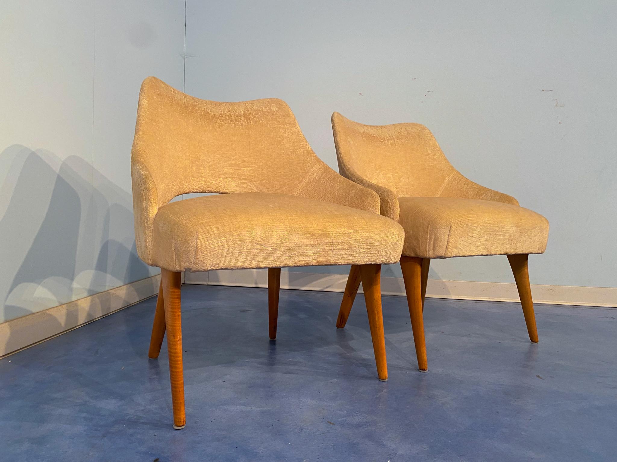 Couple of Italian Mid-Century Armchairs in Yellow Velvet by Vittorio Dassi In Good Condition For Sale In Traversetolo, IT