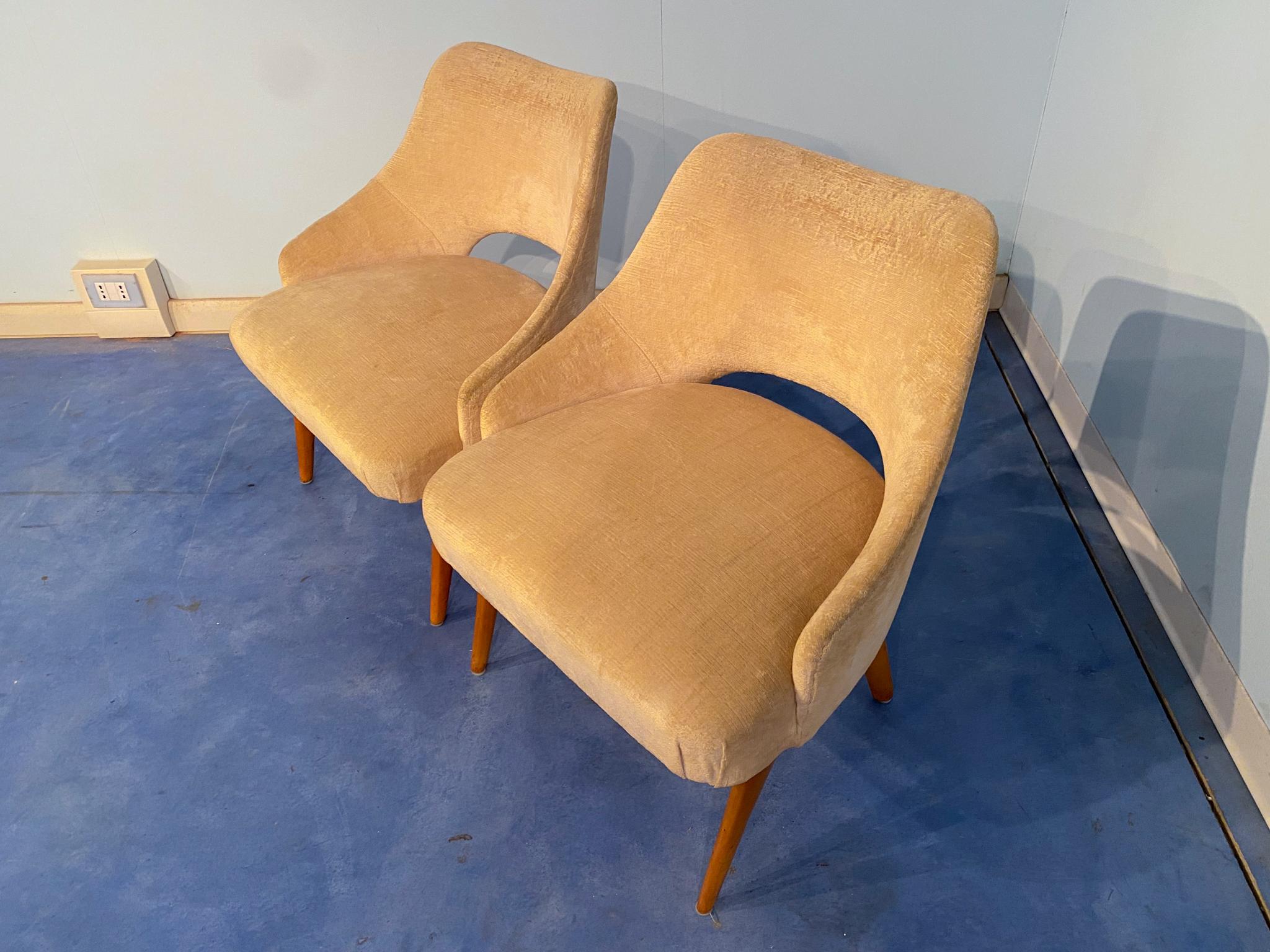 Zwei italienische Sessel aus der Mitte des Jahrhunderts aus gelbem Samt von Vittorio Dassi im Zustand „Gut“ im Angebot in Traversetolo, IT