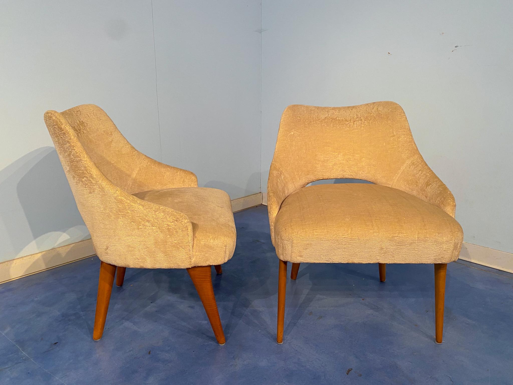Couple of Italian Mid-Century Armchairs in Yellow Velvet by Vittorio Dassi For Sale 1