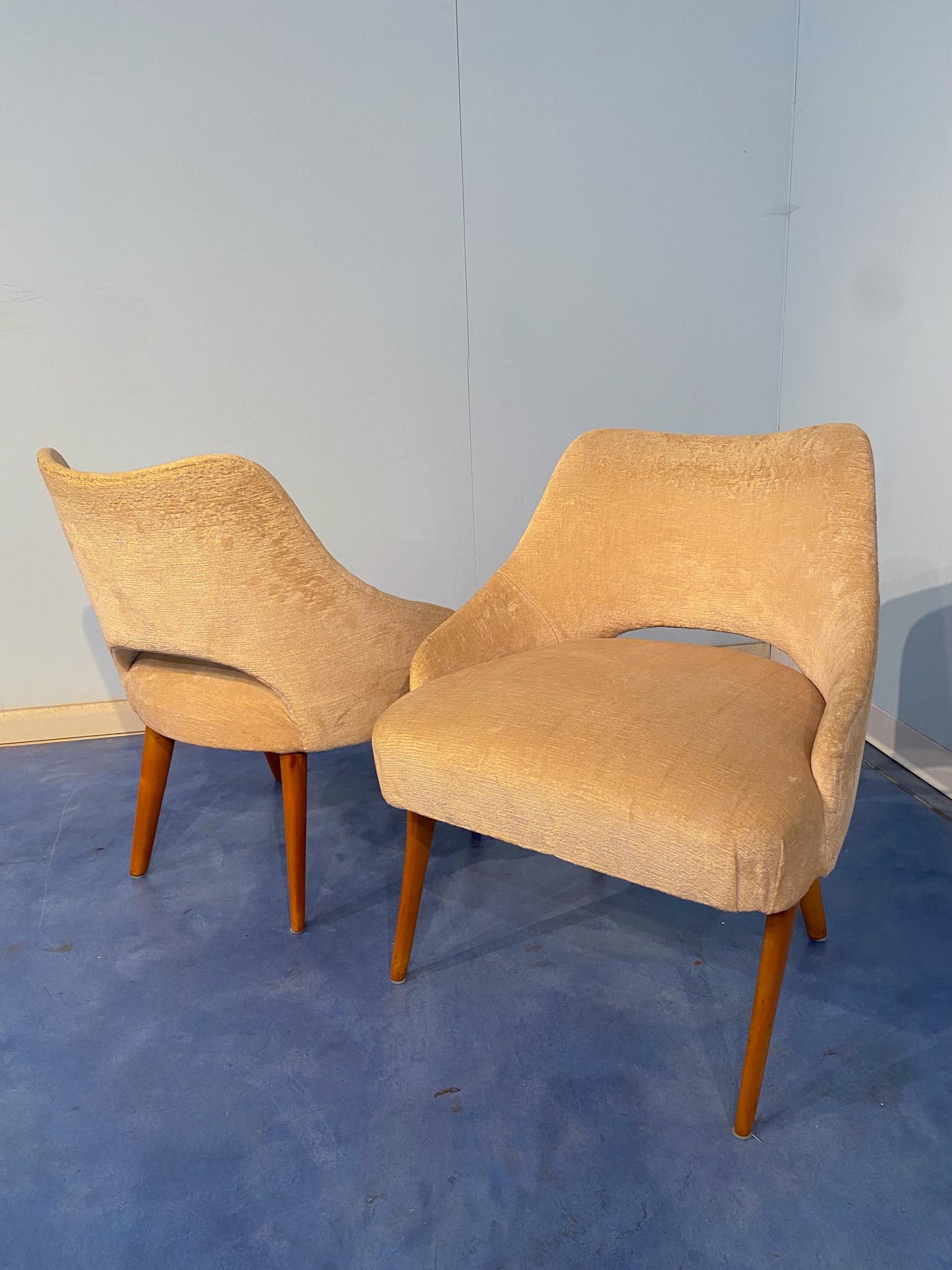 Zwei italienische Sessel aus der Mitte des Jahrhunderts aus gelbem Samt von Vittorio Dassi im Angebot 2