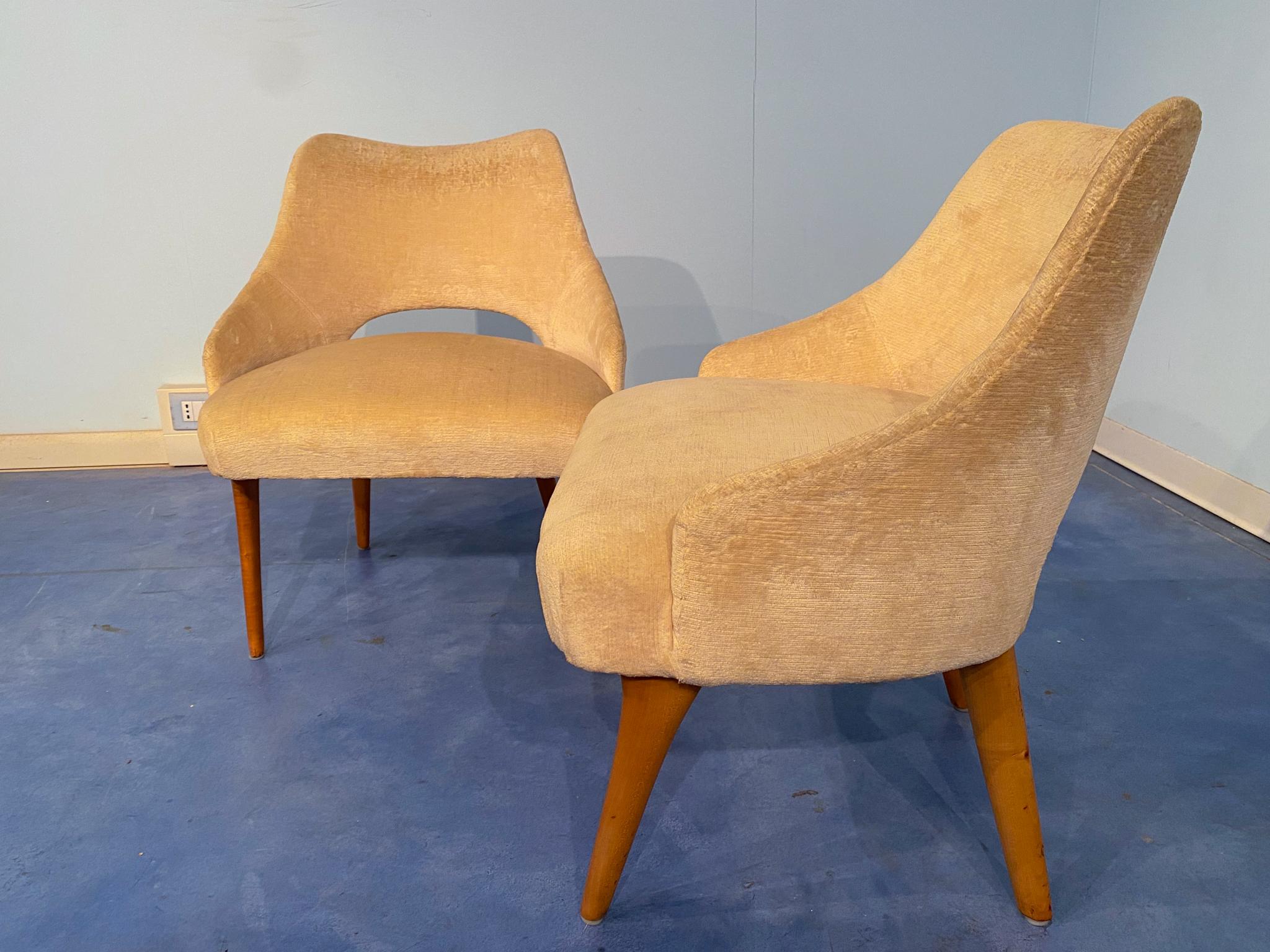 Zwei italienische Sessel aus der Mitte des Jahrhunderts aus gelbem Samt von Vittorio Dassi im Angebot 3