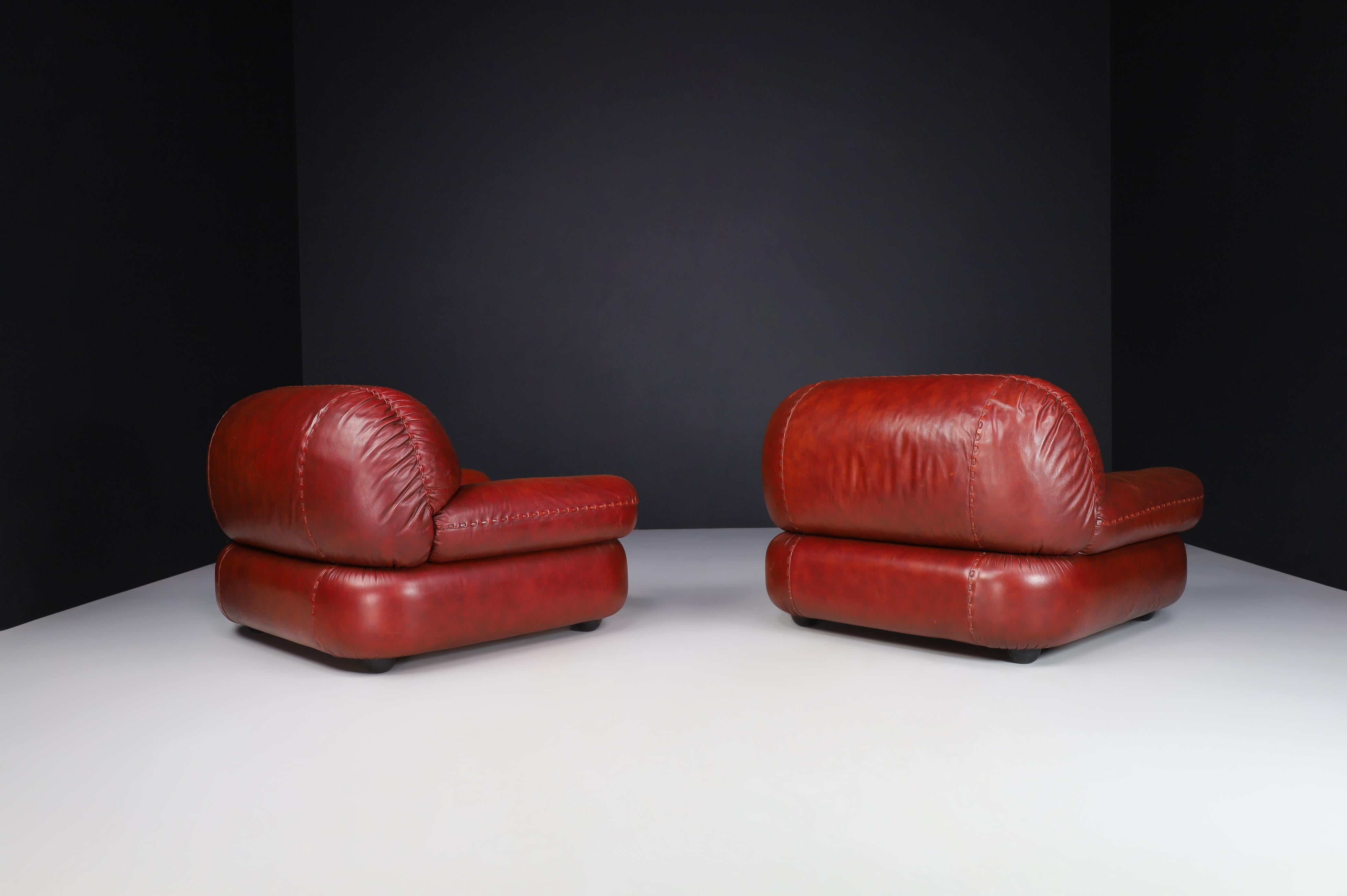 A couple of Lounge Chairs in Leather by Sapporo for Mobil Girgi, Italy 1970s 6