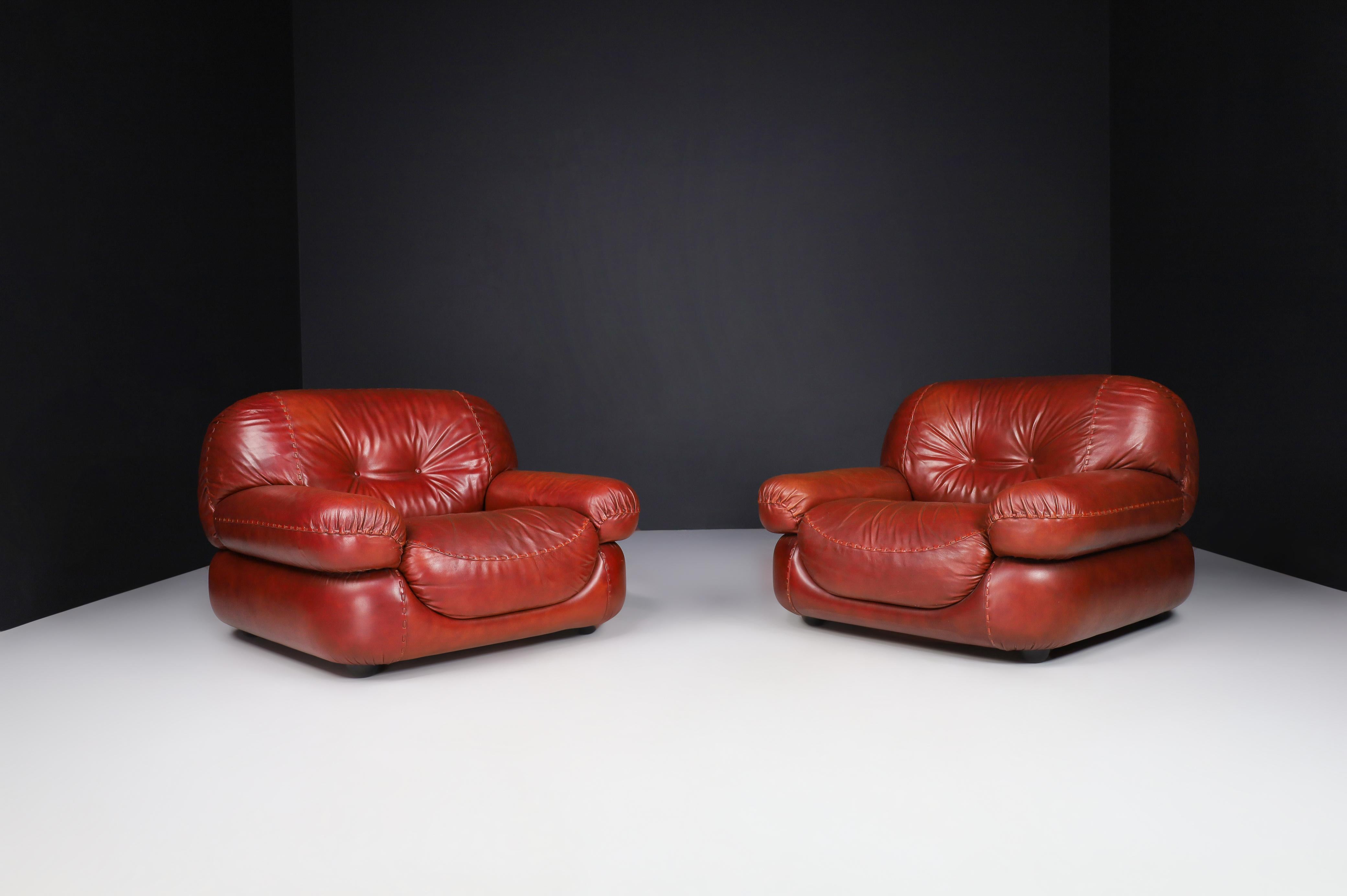 A couple of Lounge Chairs in Leather by Sapporo for Mobil Girgi, Italy 1970s 7
