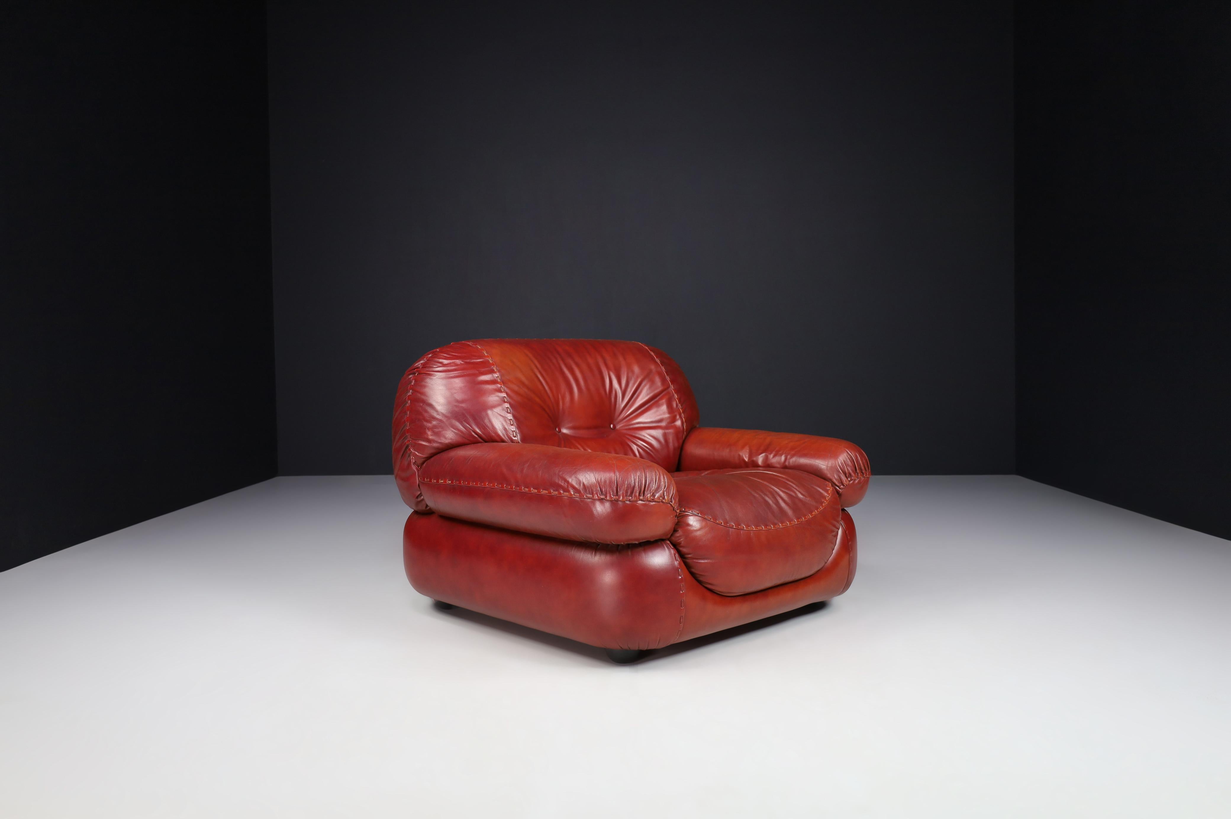 A couple of Lounge Chairs in Leather by Sapporo for Mobil Girgi, Italy 1970s 1