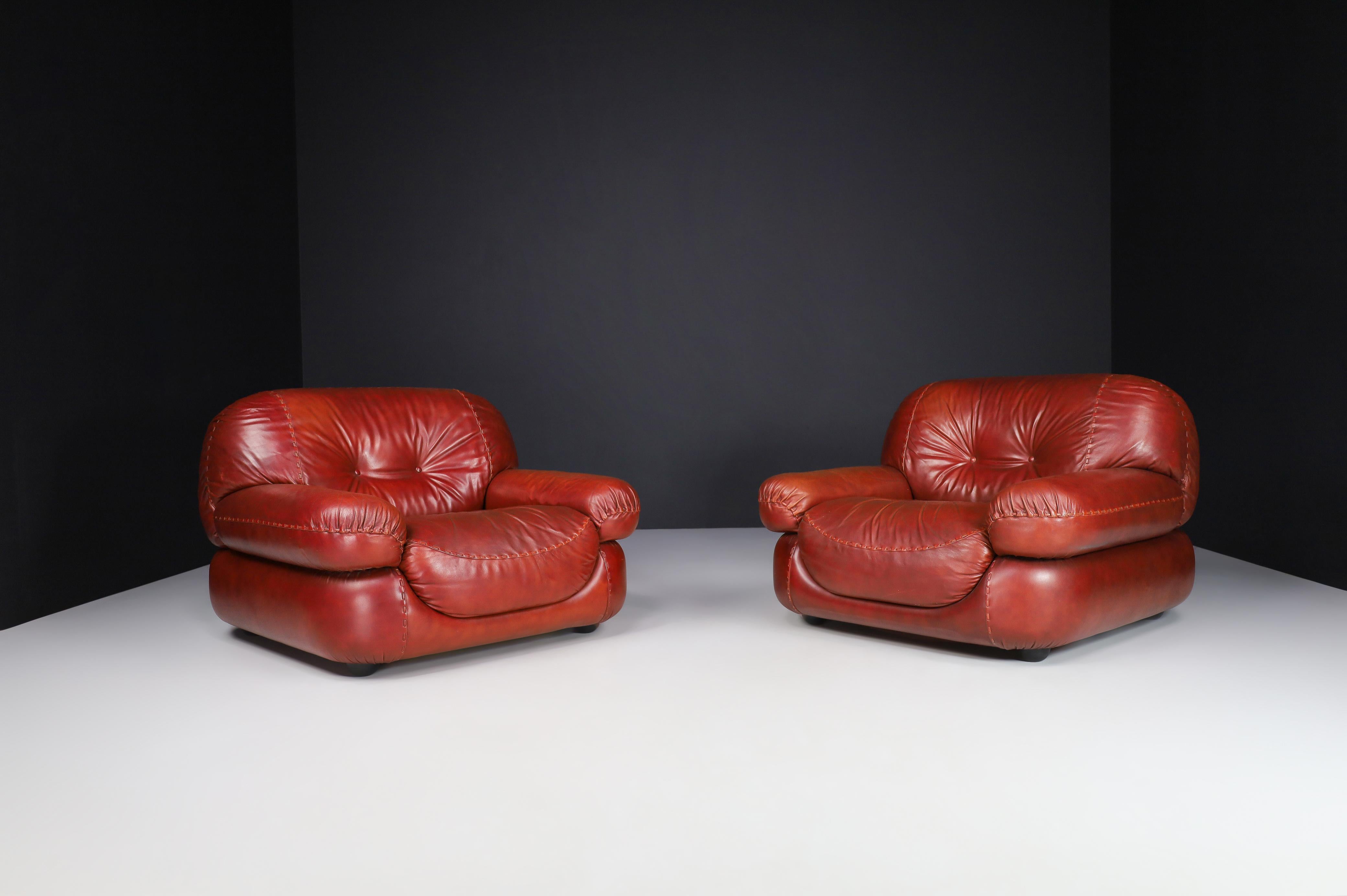 A couple of Lounge Chairs in Leather by Sapporo for Mobil Girgi, Italy 1970s 2