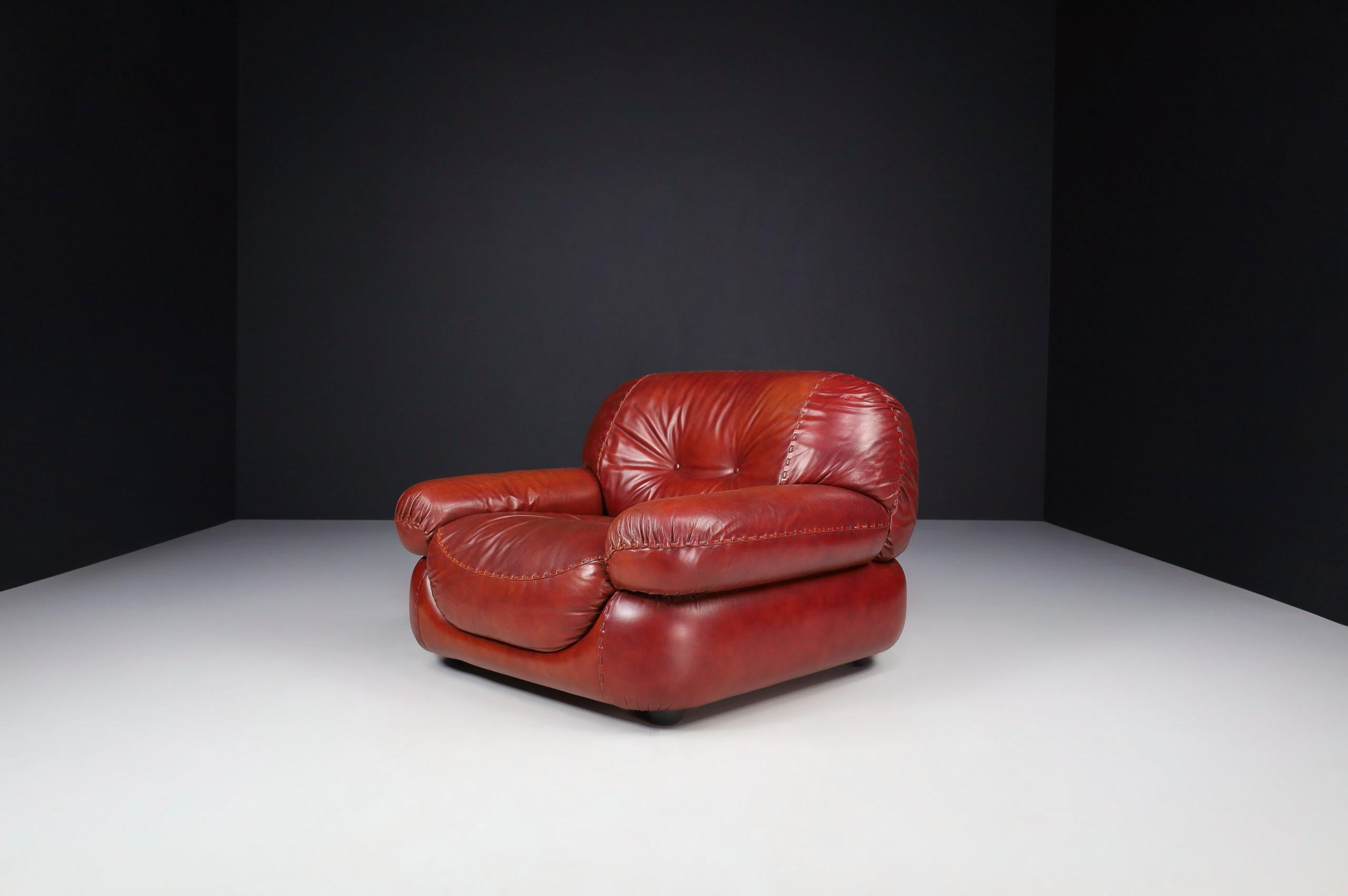 A couple of Lounge Chairs in Leather by Sapporo for Mobil Girgi, Italy 1970s 3