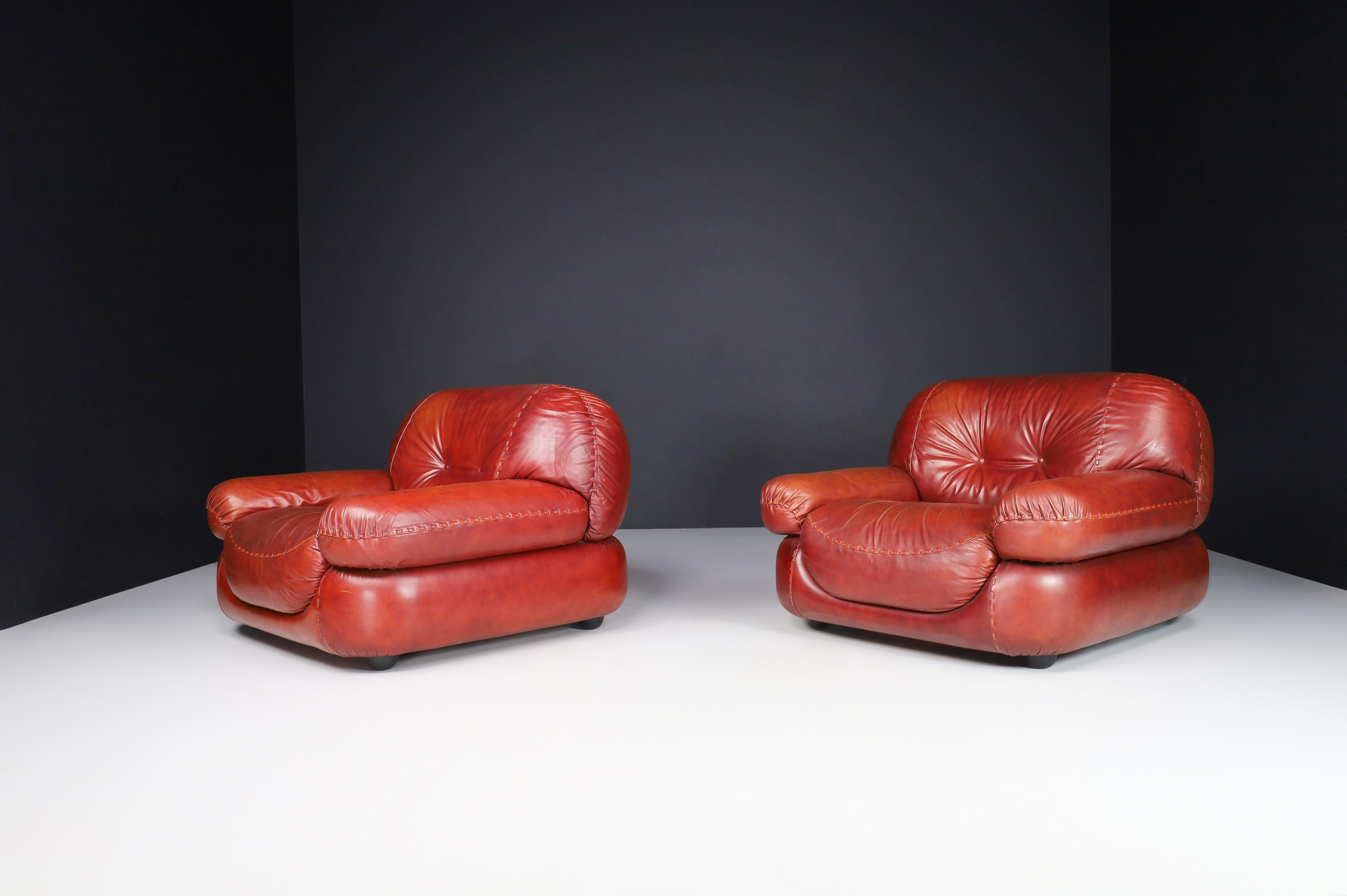 A couple of Lounge Chairs in Leather by Sapporo for Mobil Girgi, Italy 1970s 4