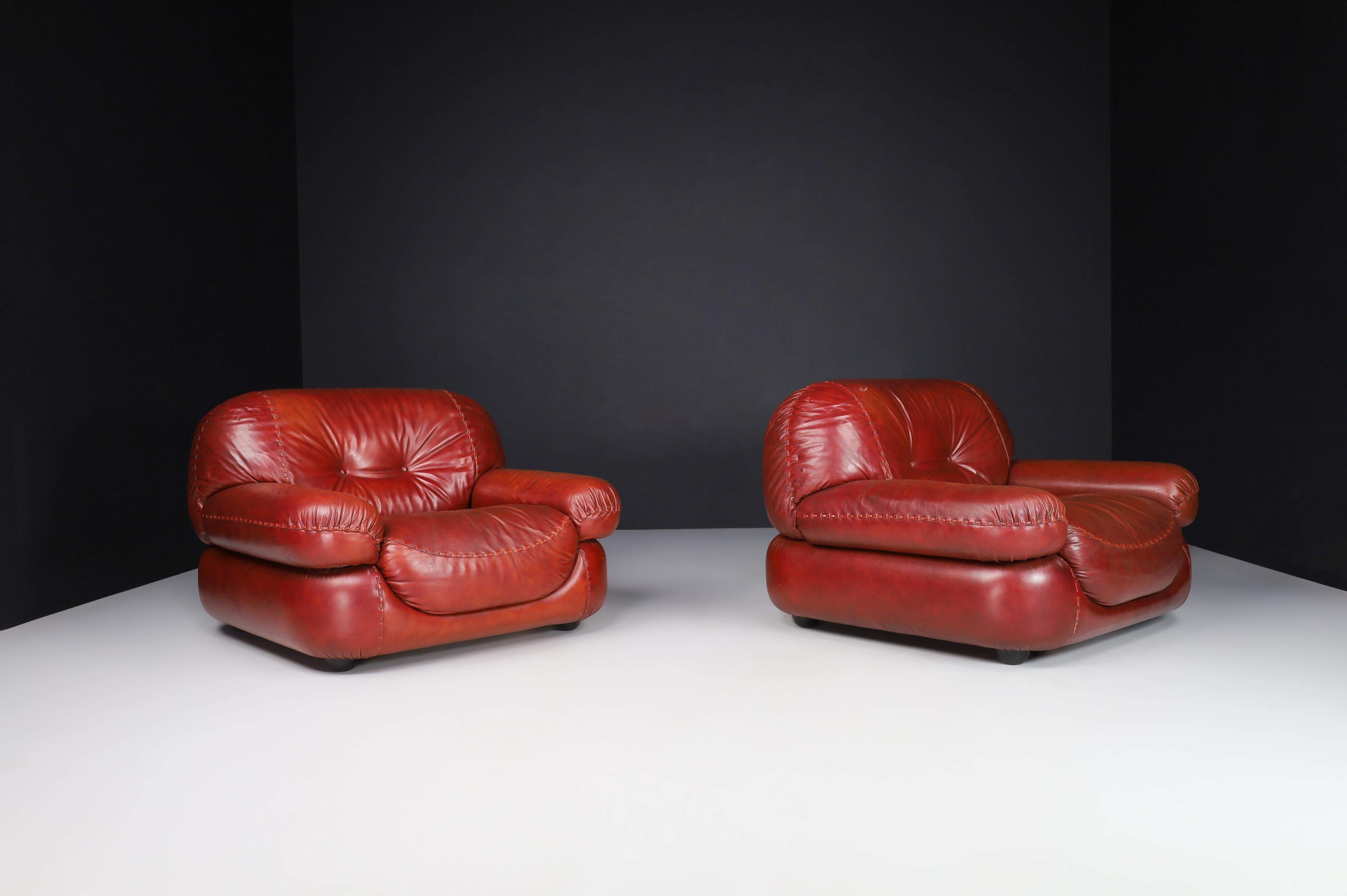 A couple of Lounge Chairs in Leather by Sapporo for Mobil Girgi, Italy 1970s 5