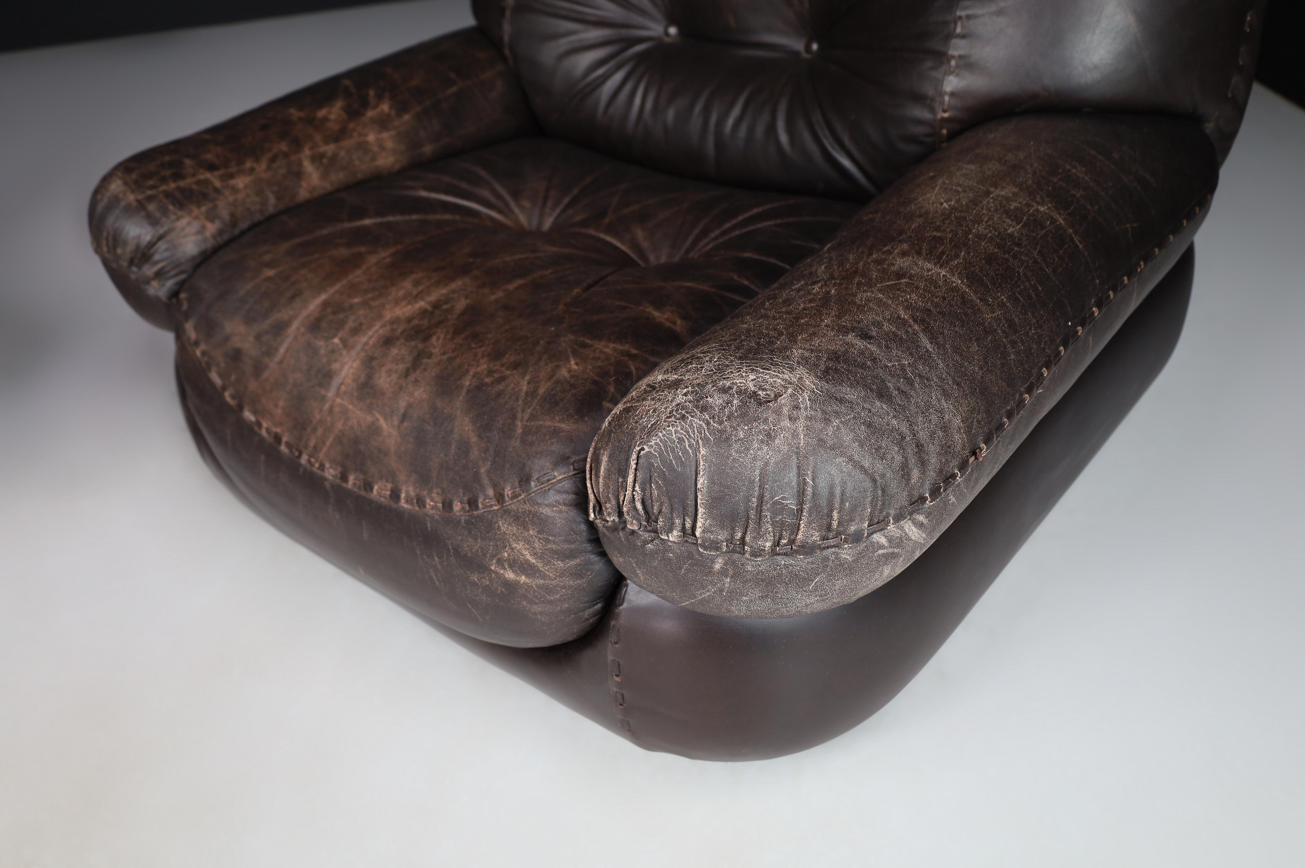 Couple of Lounge Chairs in Patinated Brown Leather by Sapporo for Mobil Girgi For Sale 5
