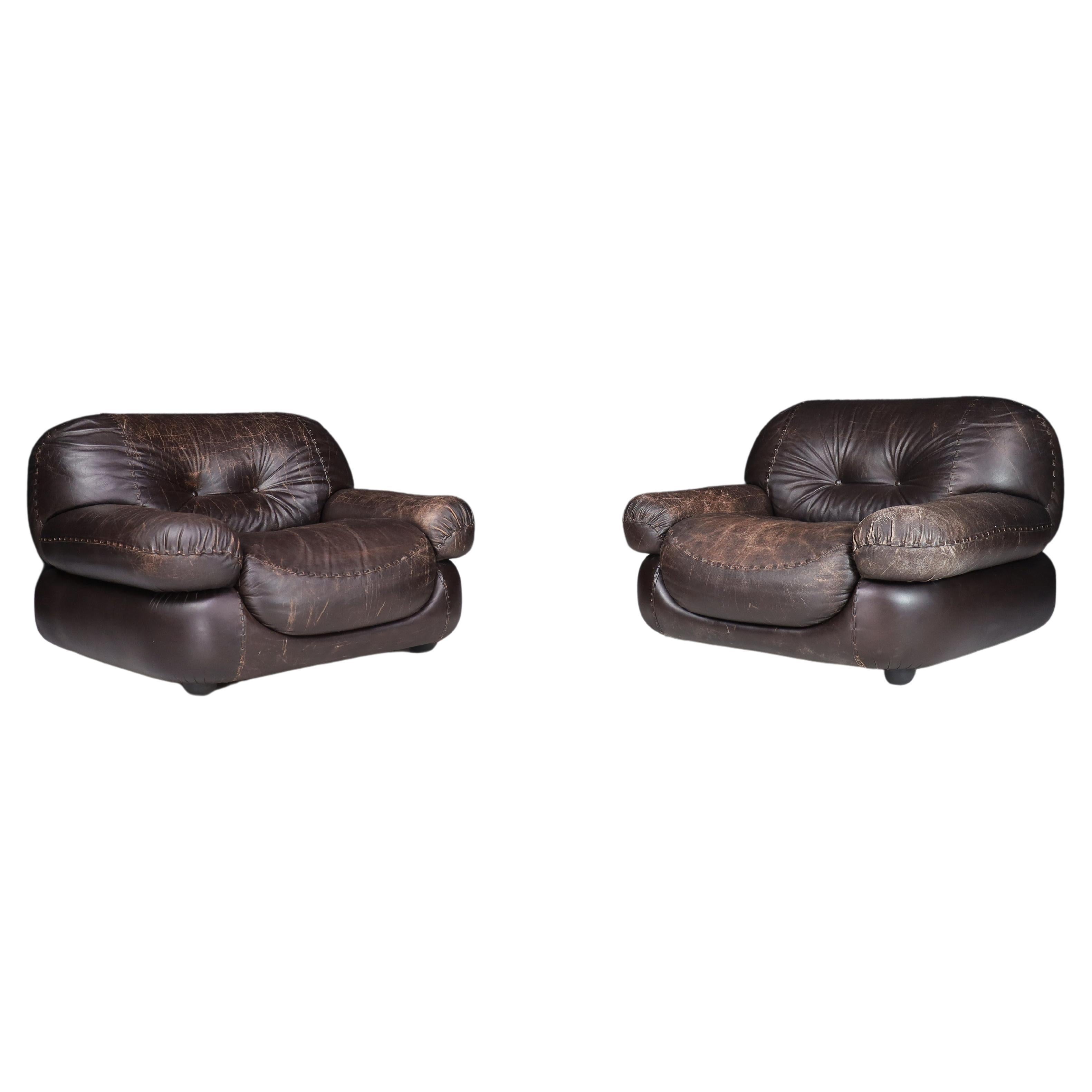 Couple of Lounge Chairs in Patinated Brown Leather by Sapporo for Mobil Girgi