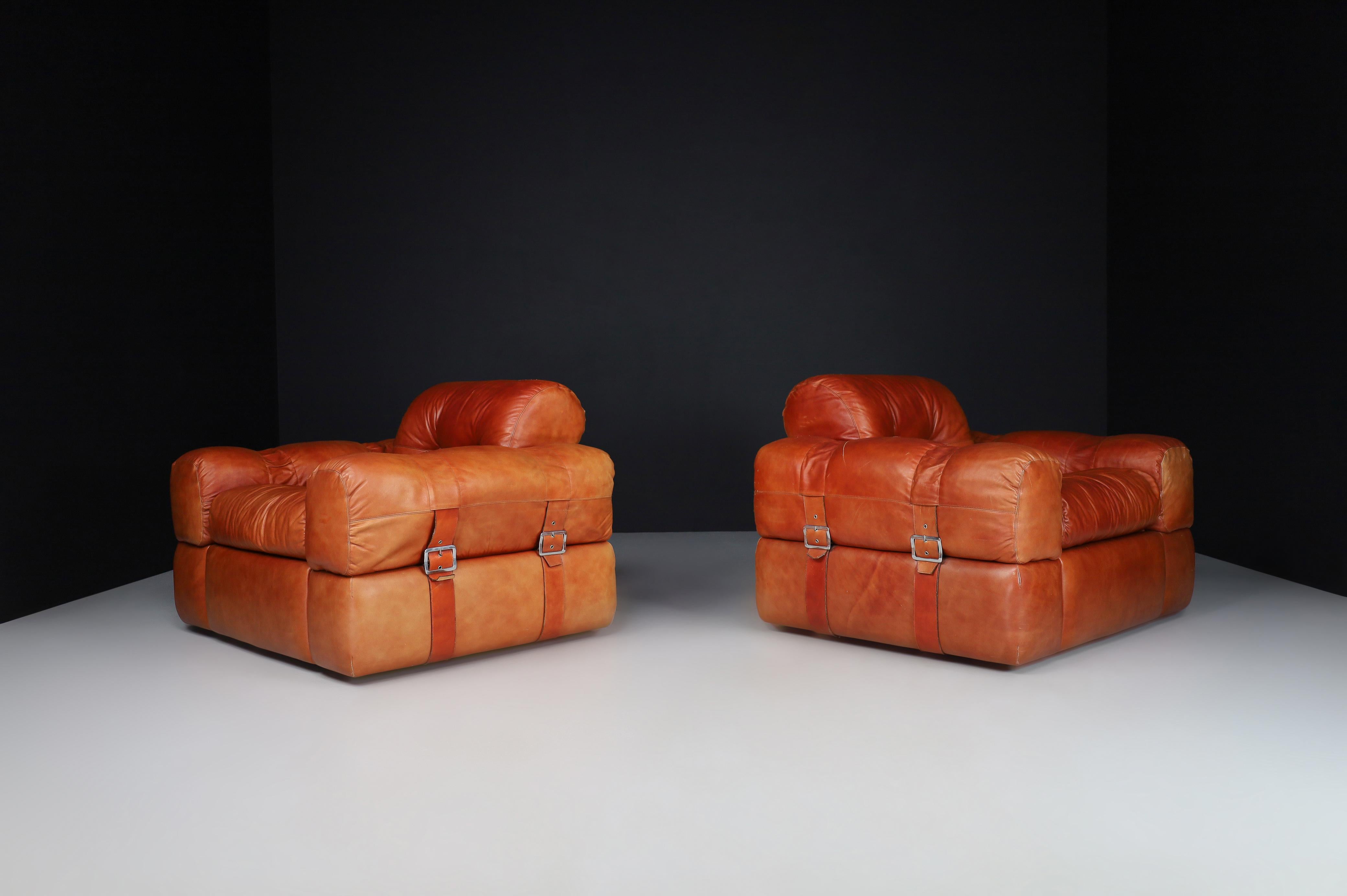 Mid-Century Modern A couple of Lounge Chairs in Patinated Cognac Leather, Italy 1970  