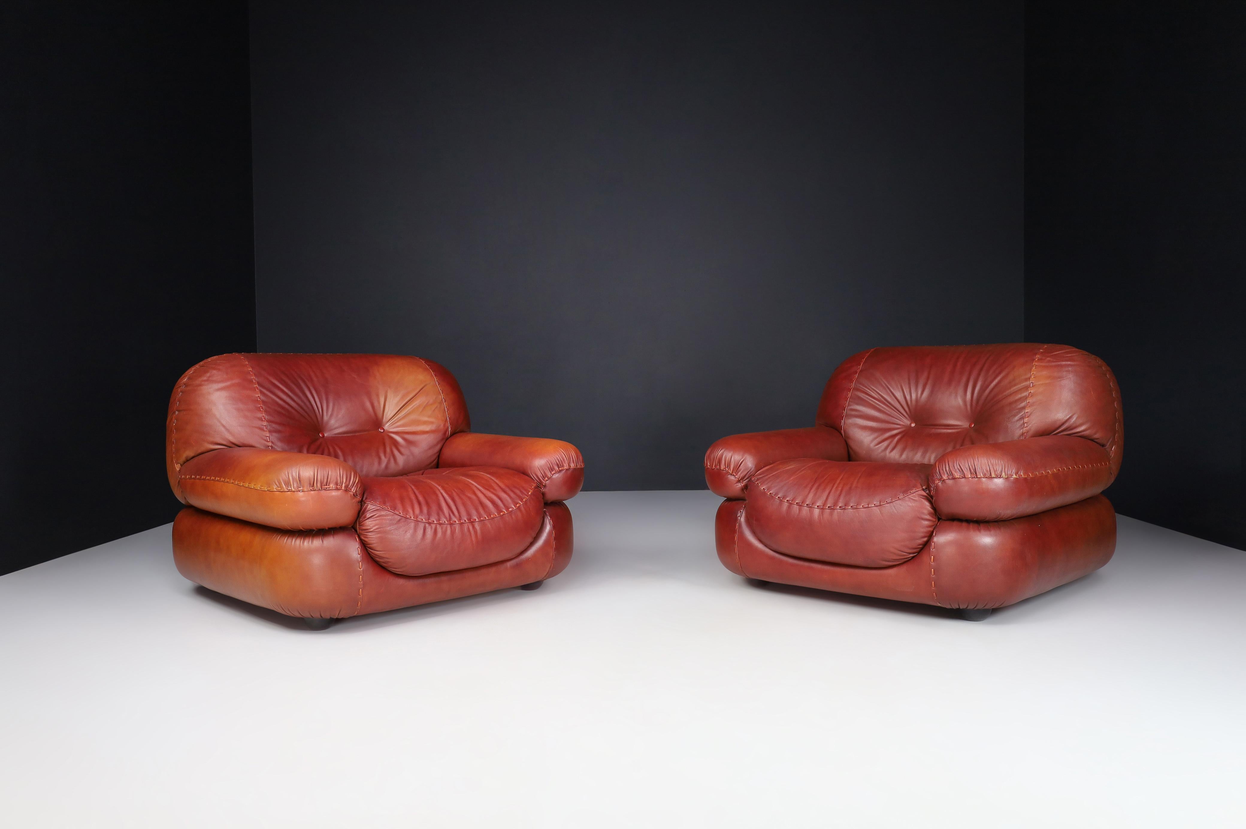 A couple of Lounge Chairs in Patinated Cognac Leather by Sapporo for Mobil Girgi, Italy 1970

A pair of lounge chairs in Patinated cognac leather by Sapporo for Mobil Girgi, Italy, in the 1970s. A couple of big, fluffy, stylish lounge armchairs